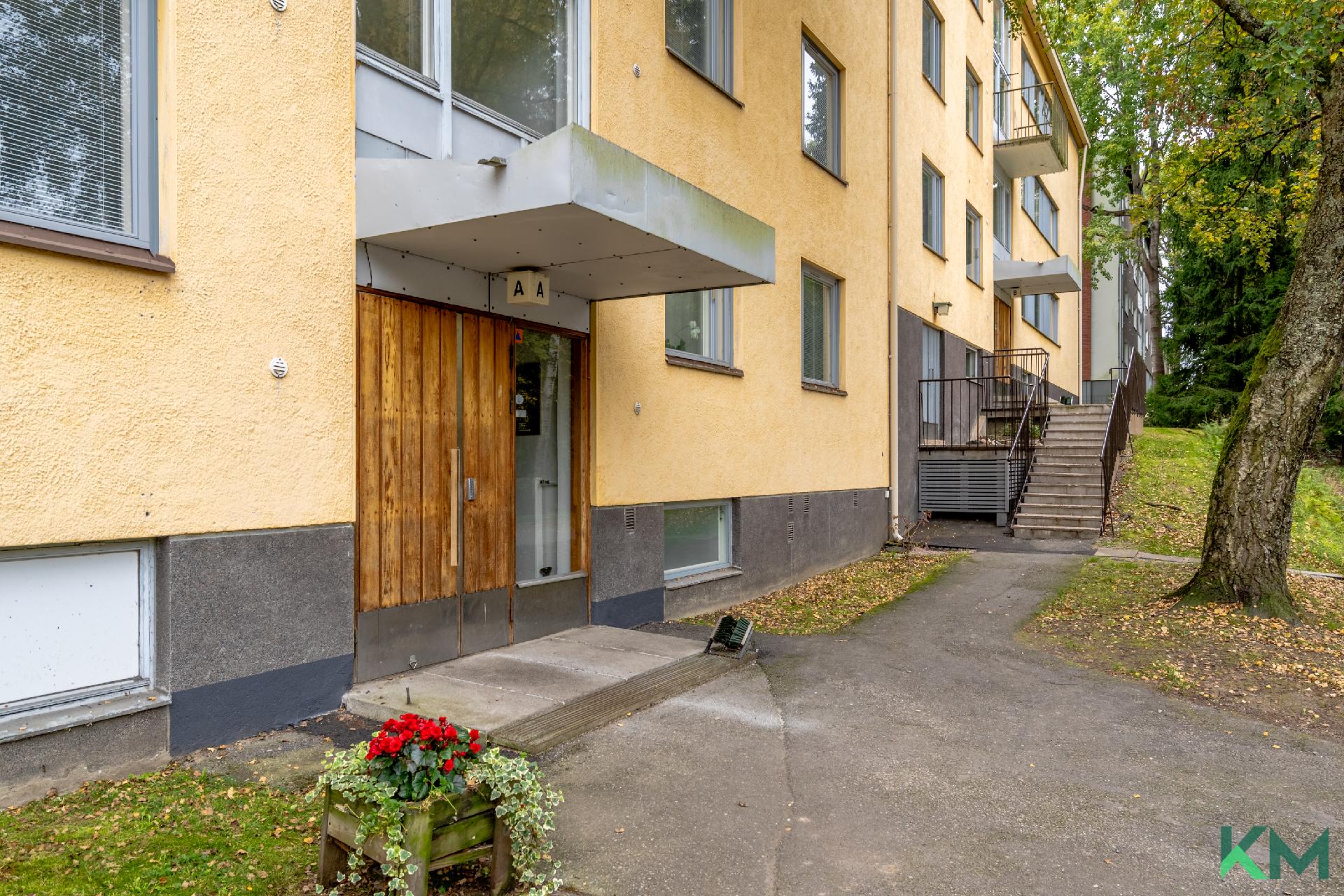 Rusthollarinkuja 4, Puotila, Helsinki