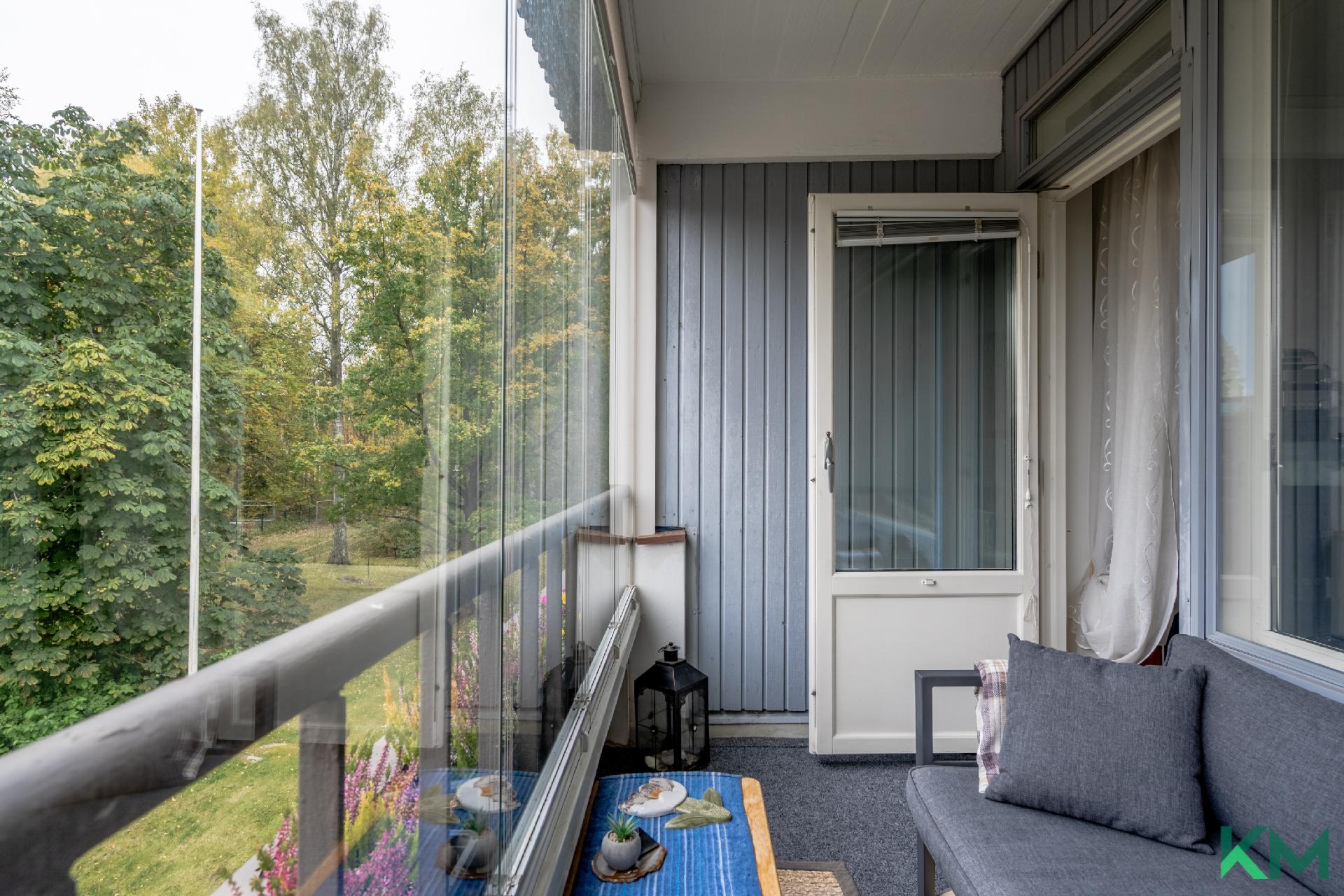 Rusthollarinkuja 4, Puotila, Helsinki