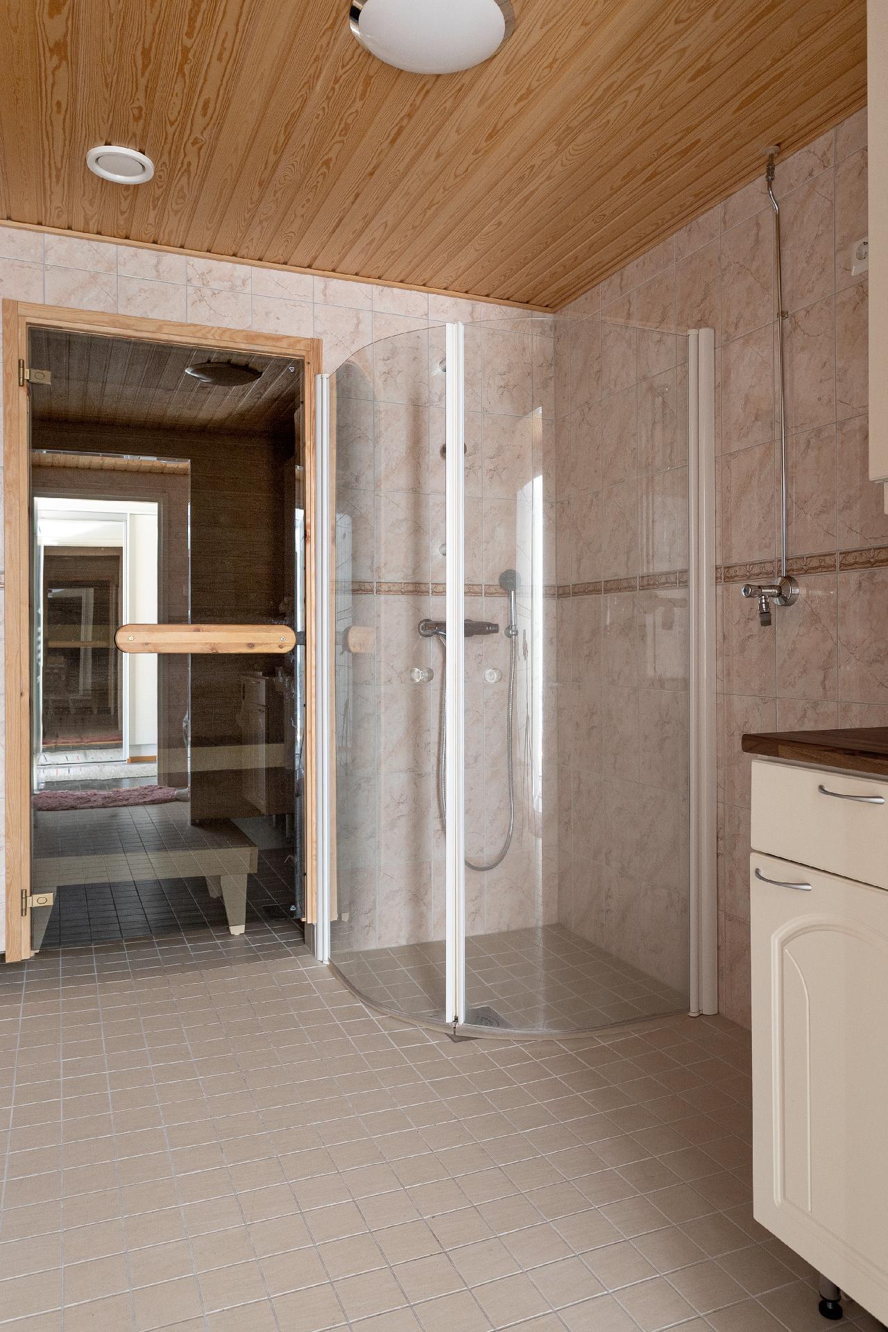 Valimontie 12, Keskusta, Kouvola