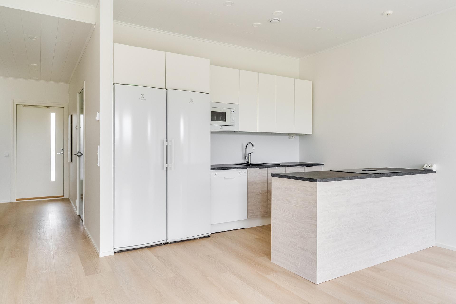 Saarekkeelinen avokeittiö