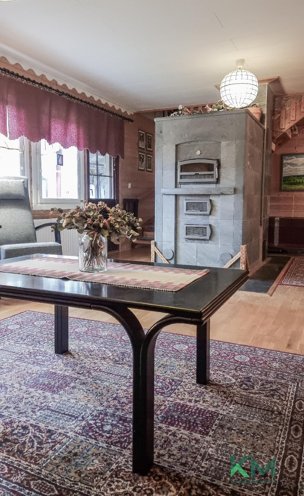 Kodin sydän, eli leivinuuni pitää sähkökustannukset kohtuullisina. 