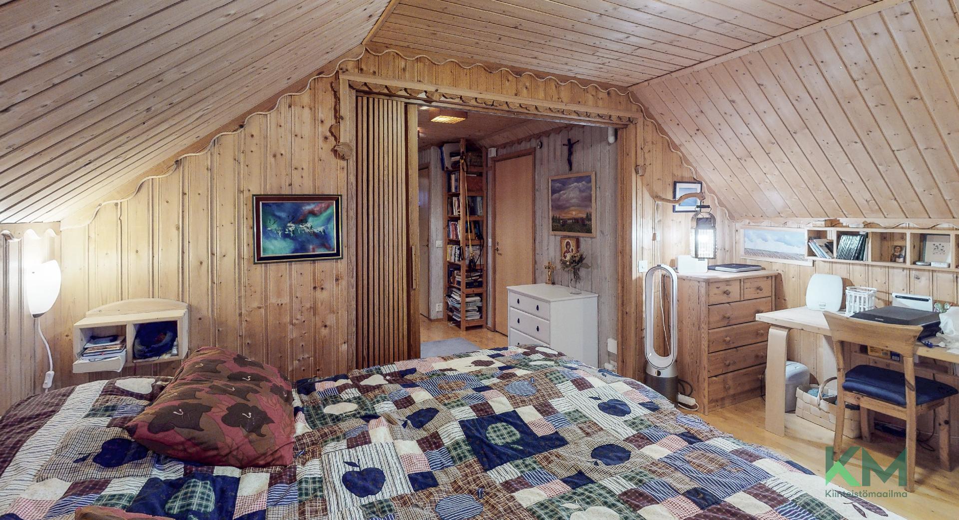 Toista kuvakulmaa makuuhuoneesta.