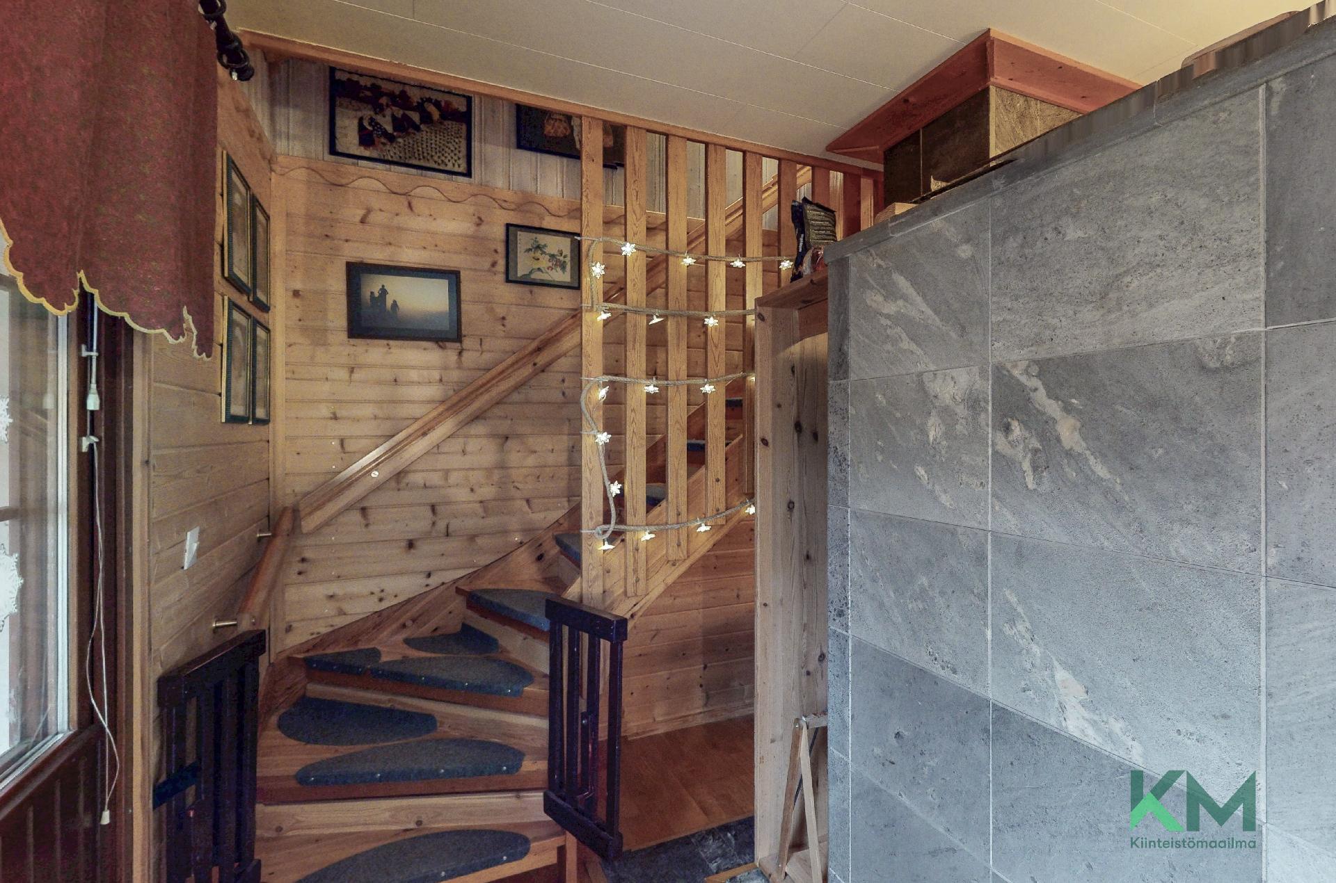 Portaat yläkertaan.