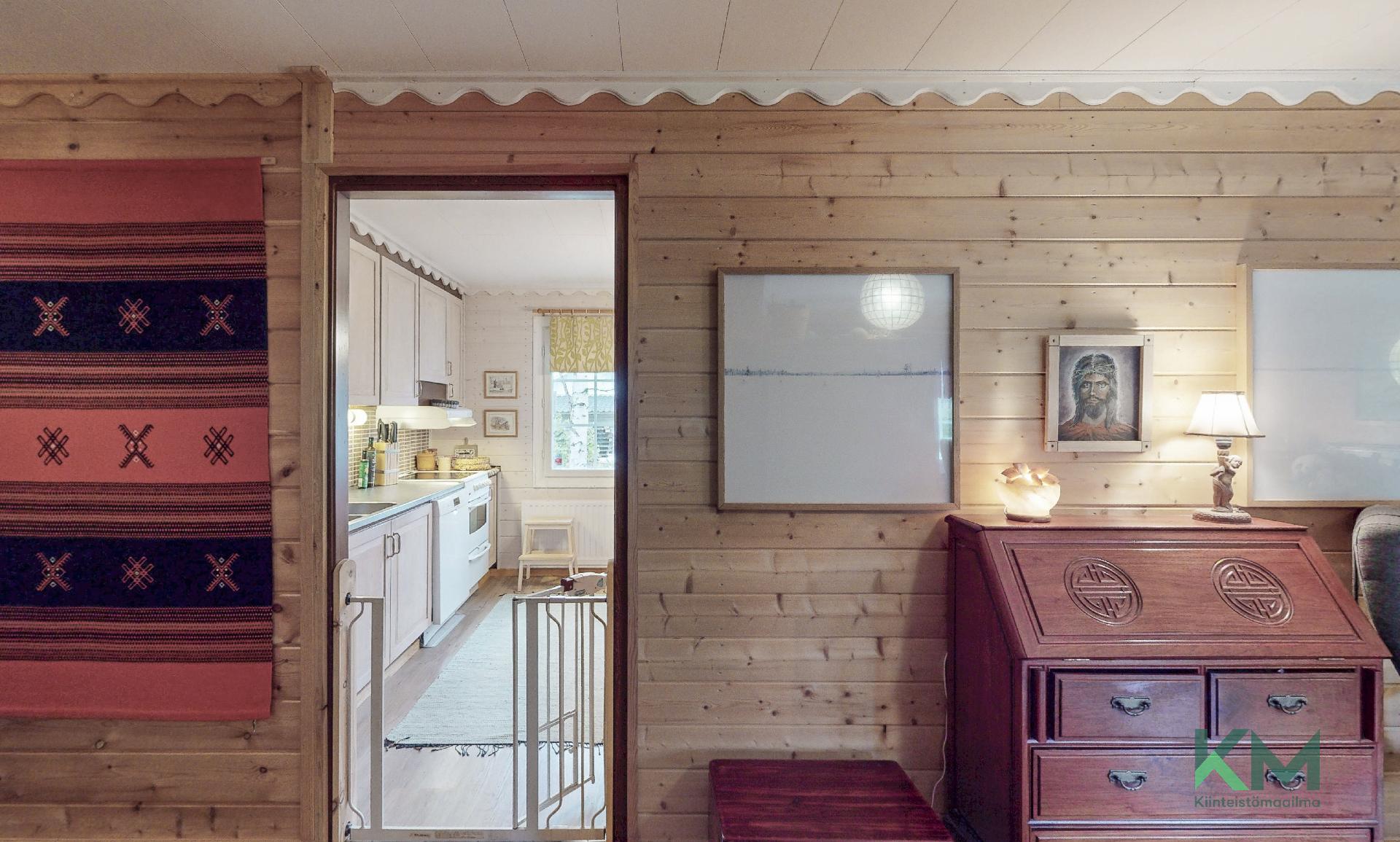 Tämän kodin keittiö on erillinen.