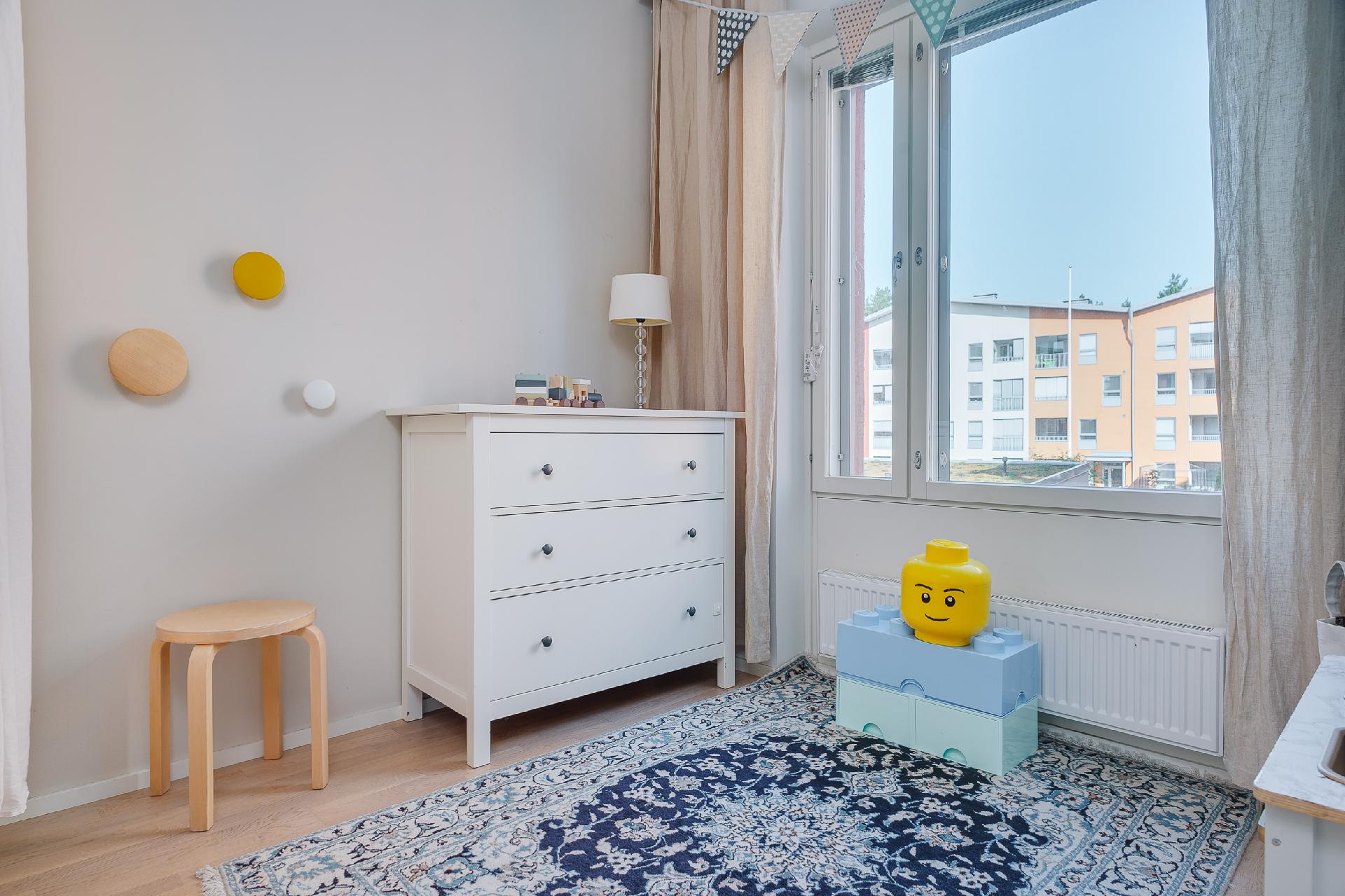 Taidemaalarinkatu 3, Kuninkaantammi, Helsinki