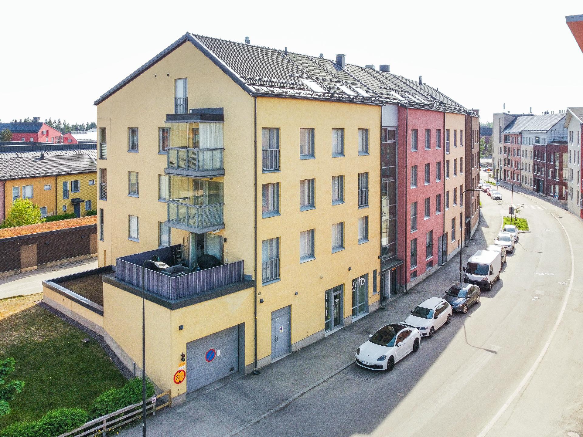 Taidemaalarinkatu 3, Kuninkaantammi, Helsinki