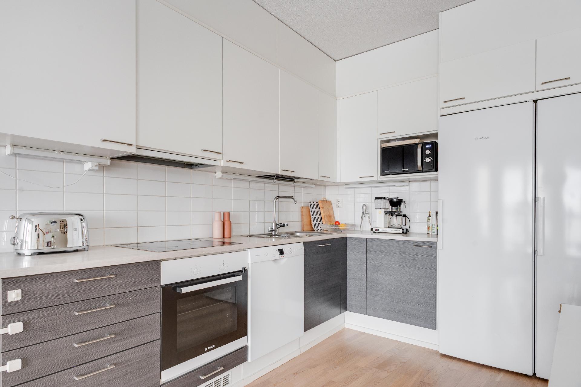 Taidemaalarinkatu 3, Kuninkaantammi, Helsinki