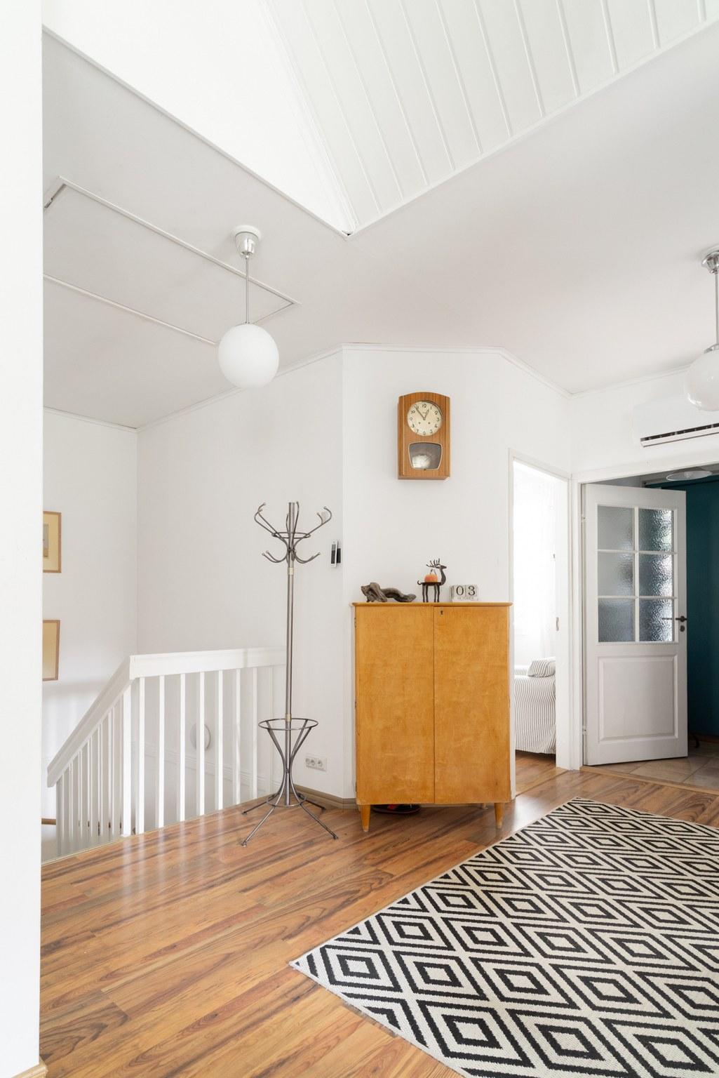 Avara eteinen toivottaa tervetulleeksi tähän valoisaan kotiin