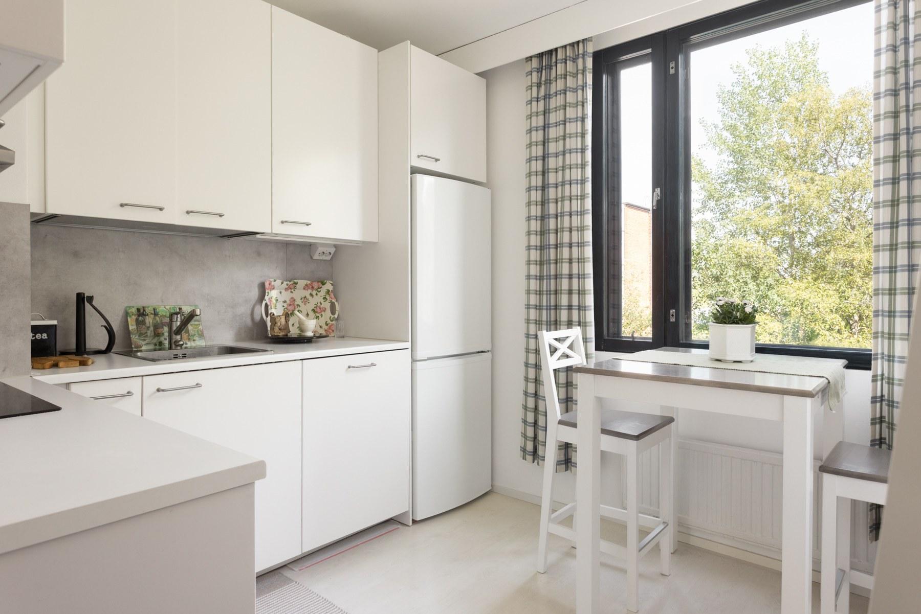 Kaunis, vaalea keittiö on uusittu 2018