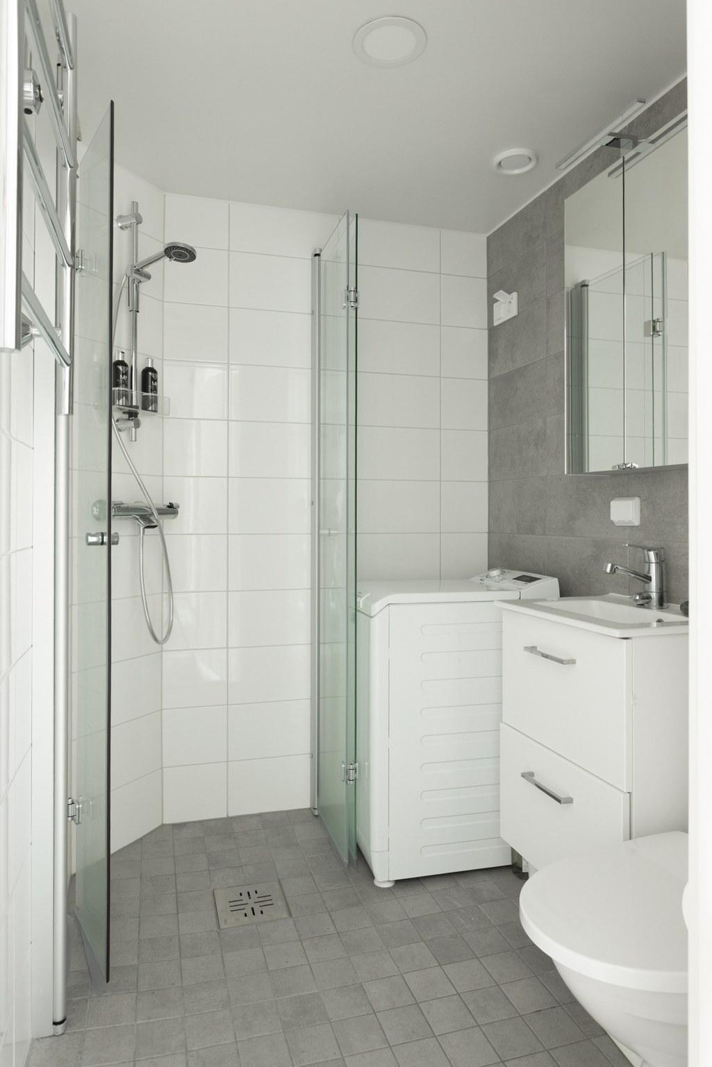 Kylpyhuone uusittu putkiremontin yhteydessä 2024