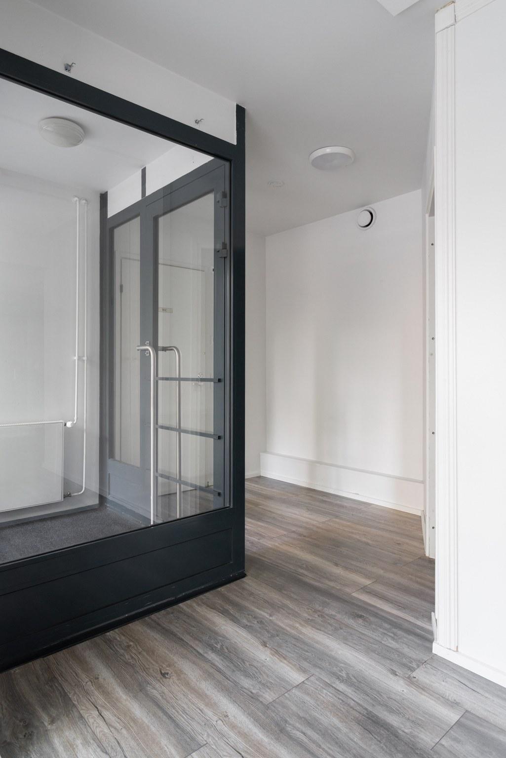 Sisäänkäynti suoraan kadulta