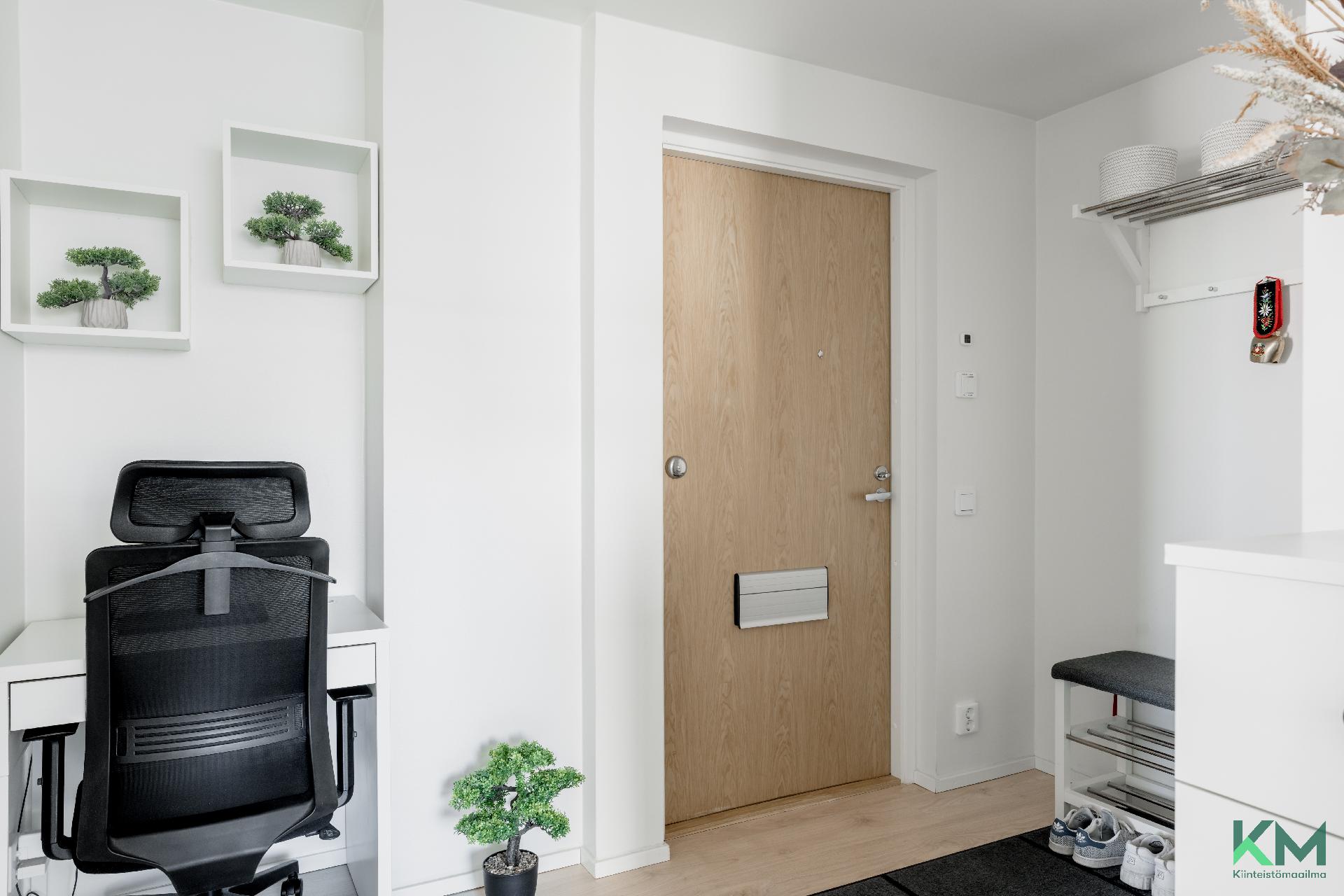 Työpiste 2/ 2nd working space