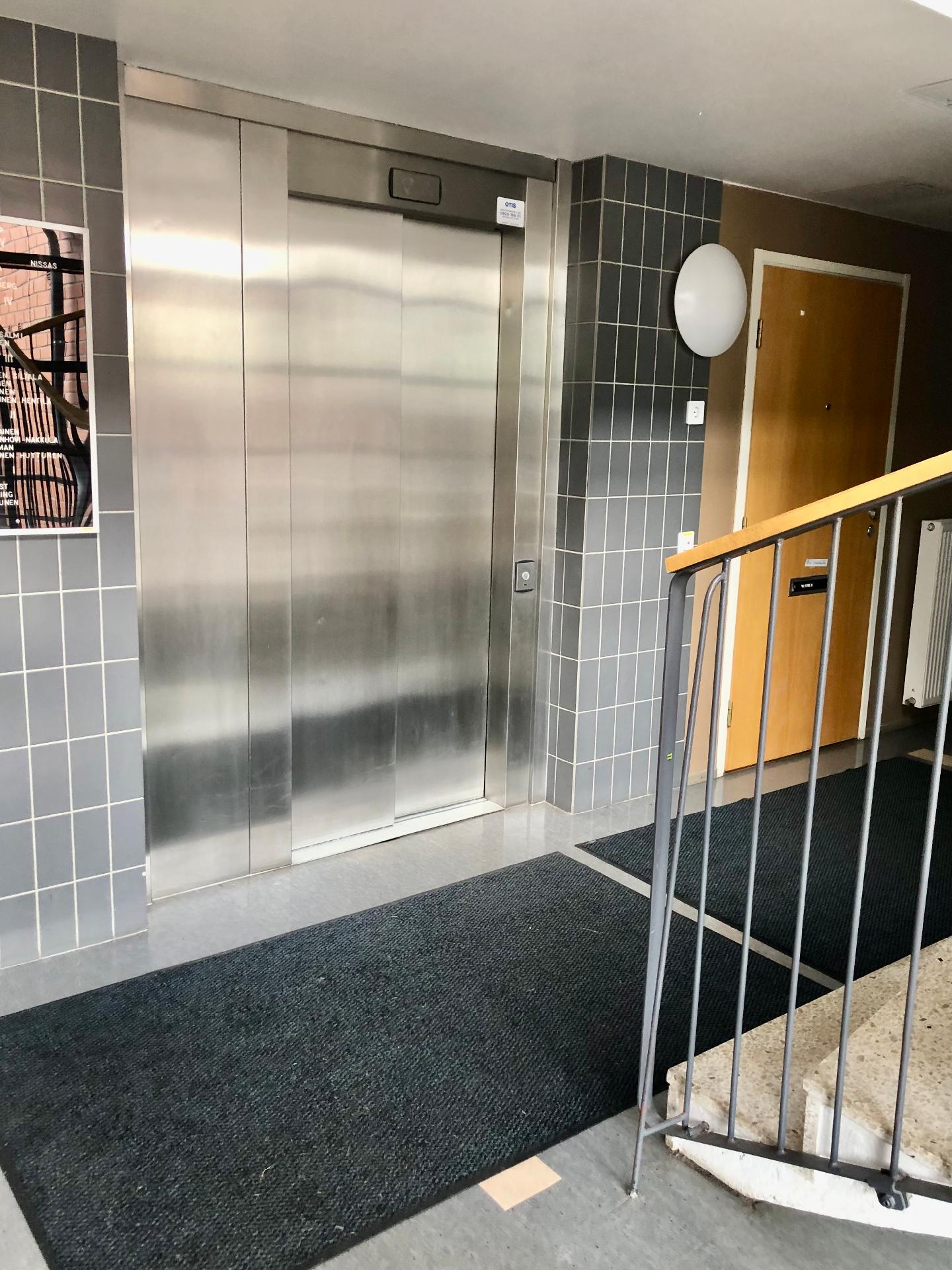 Talon sisääntuloaula on siisti ja avara