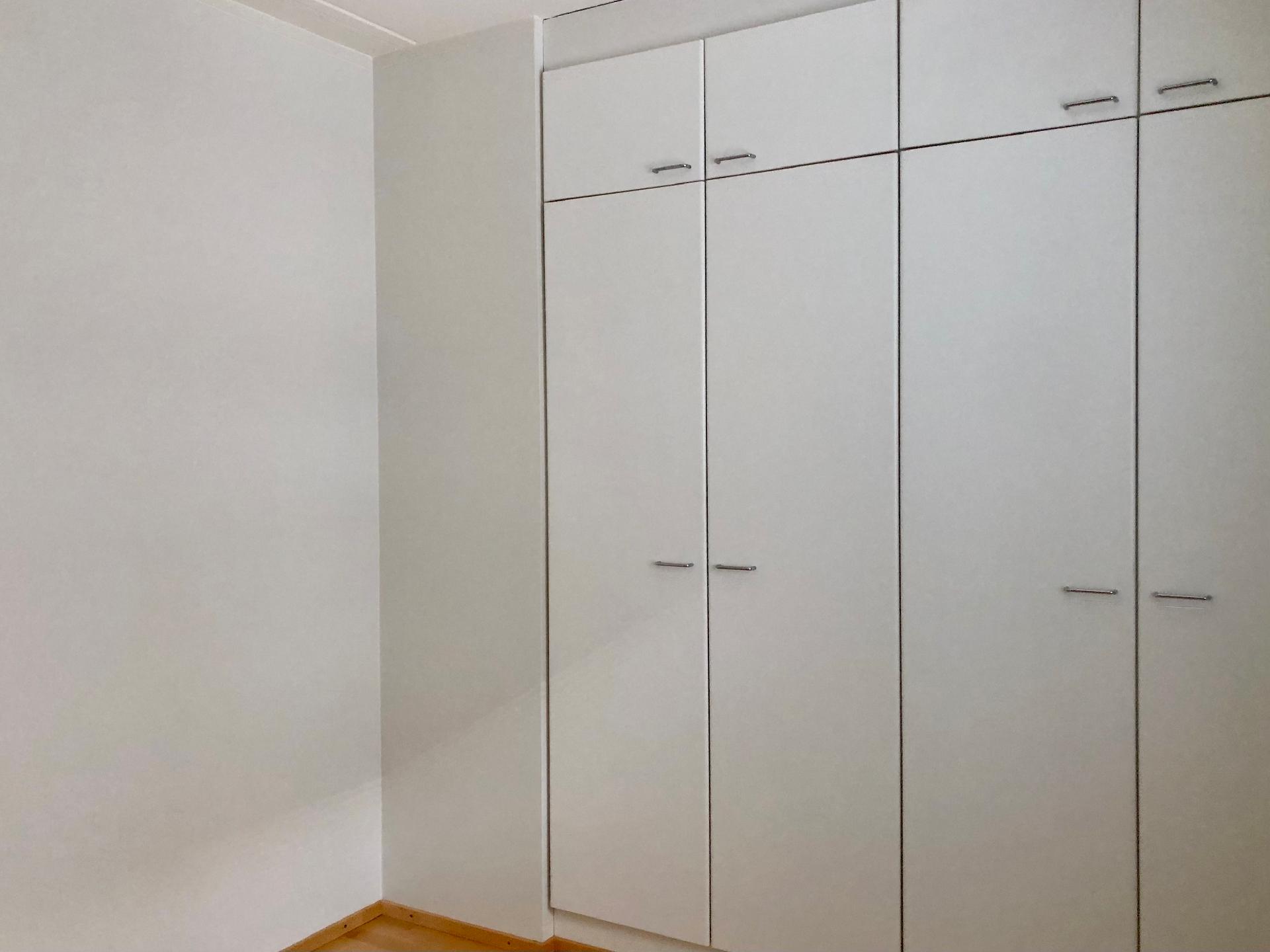 Kaikki seinät on juuri maalattu