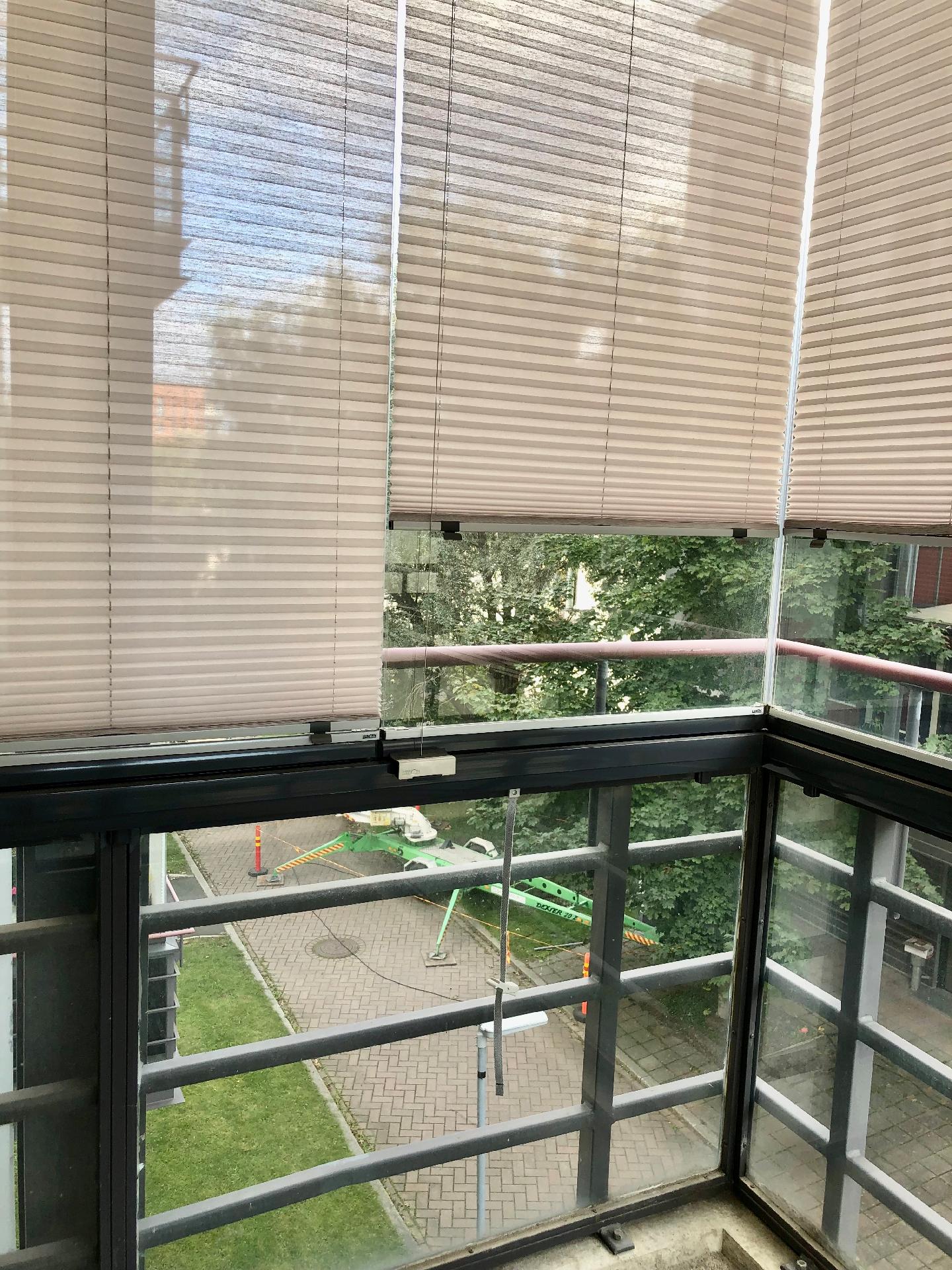 Parvekkeella on kätevät laskoskaihtimet