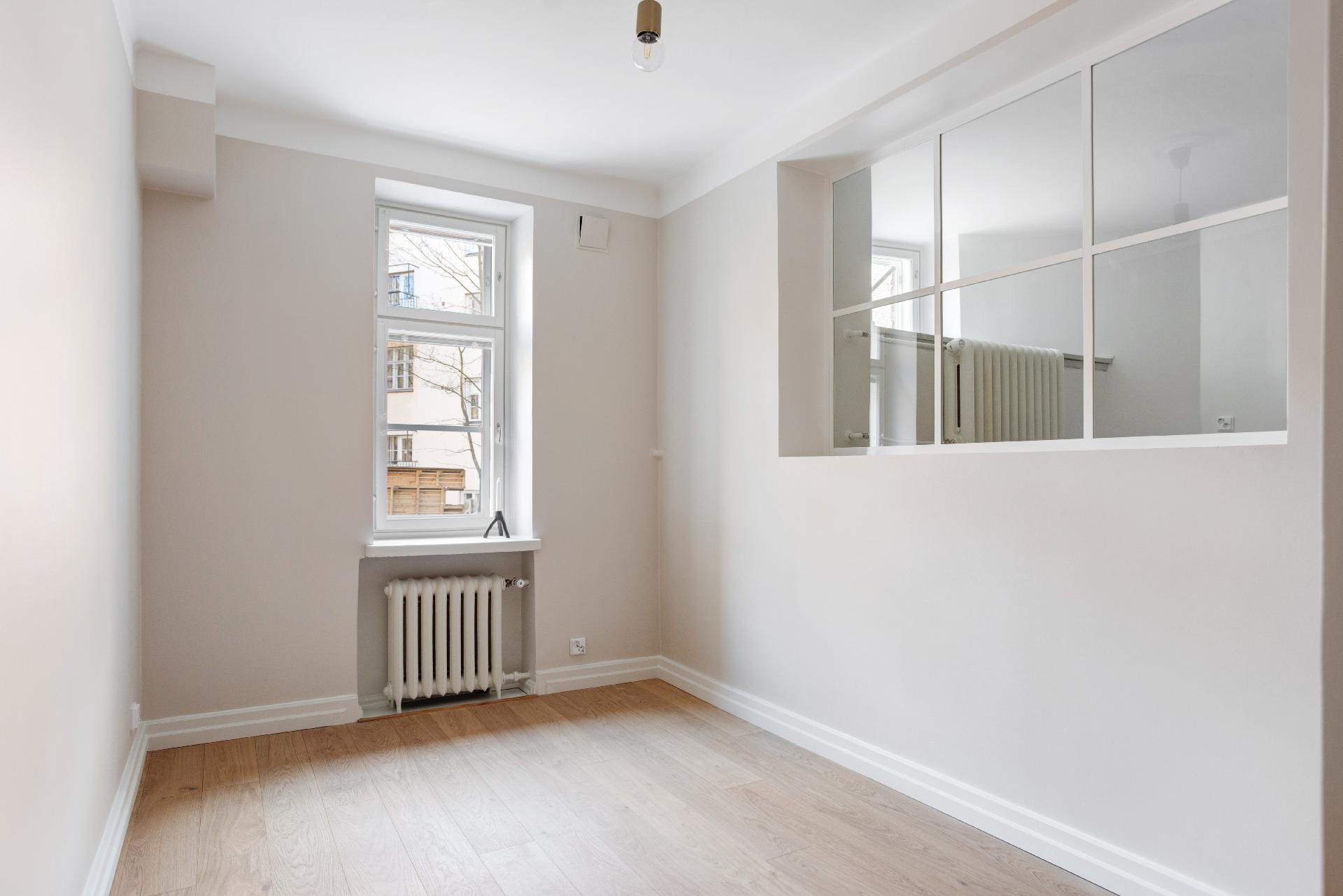 Pienempi makuu/työhuone