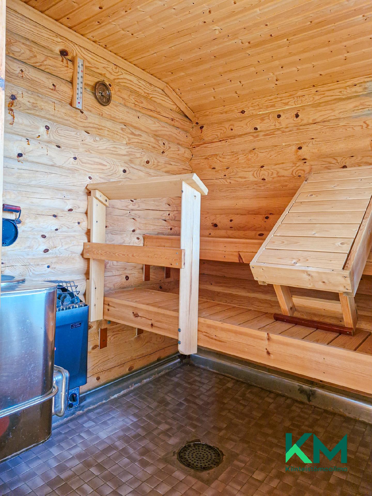 erillissaunan löylyhuone