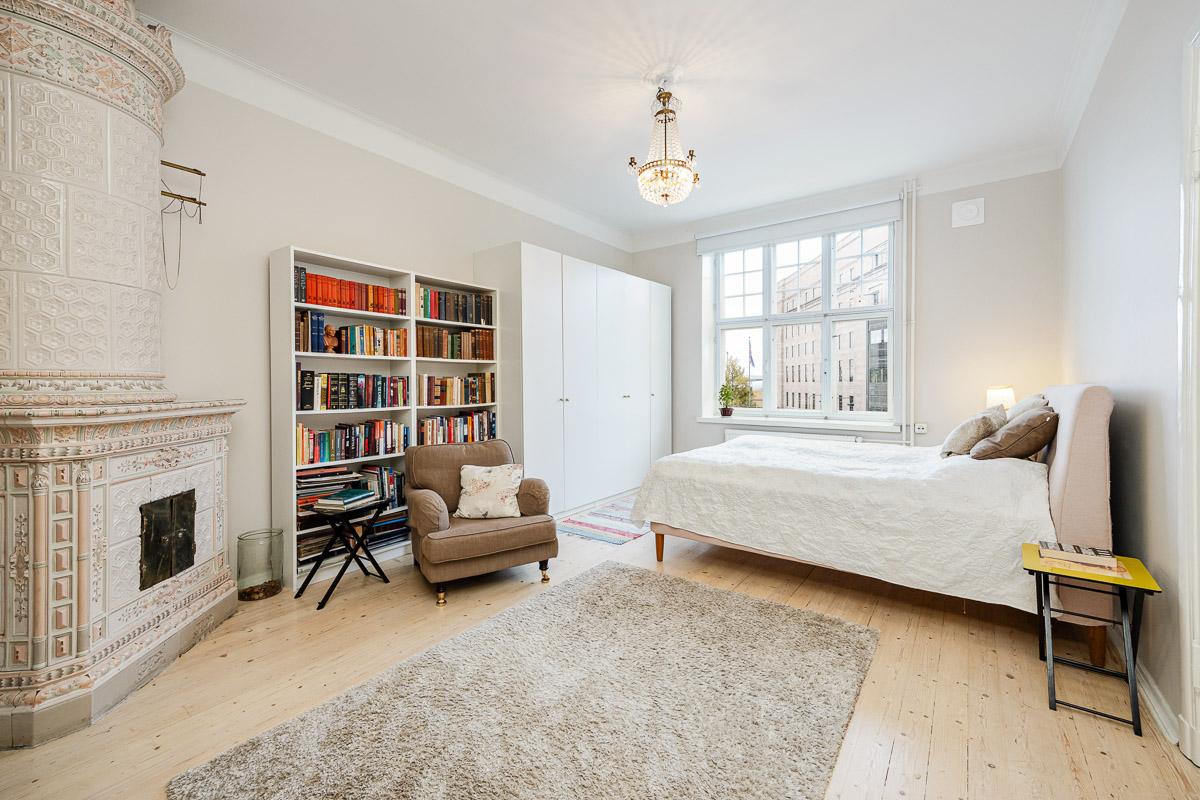 makuuhuoneessa on toimiva kakluuni