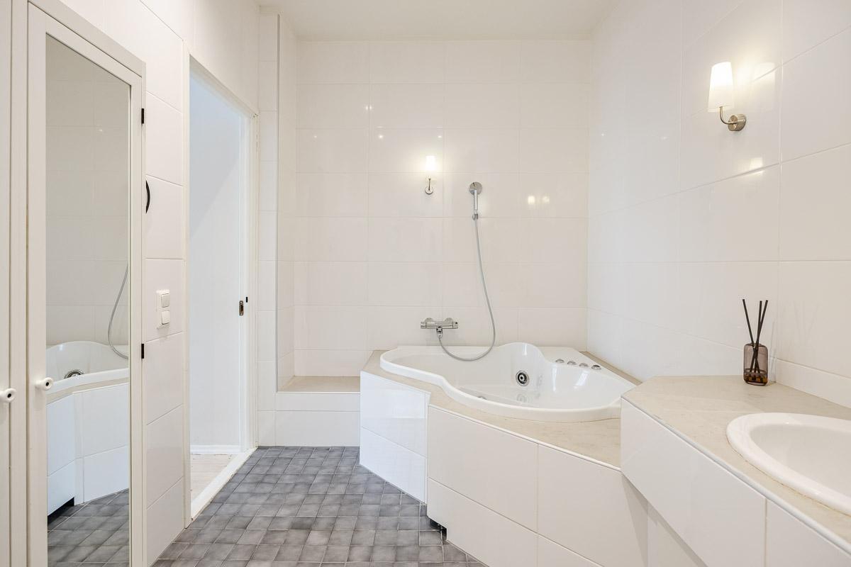 kylpyhuoneessa on tilaa