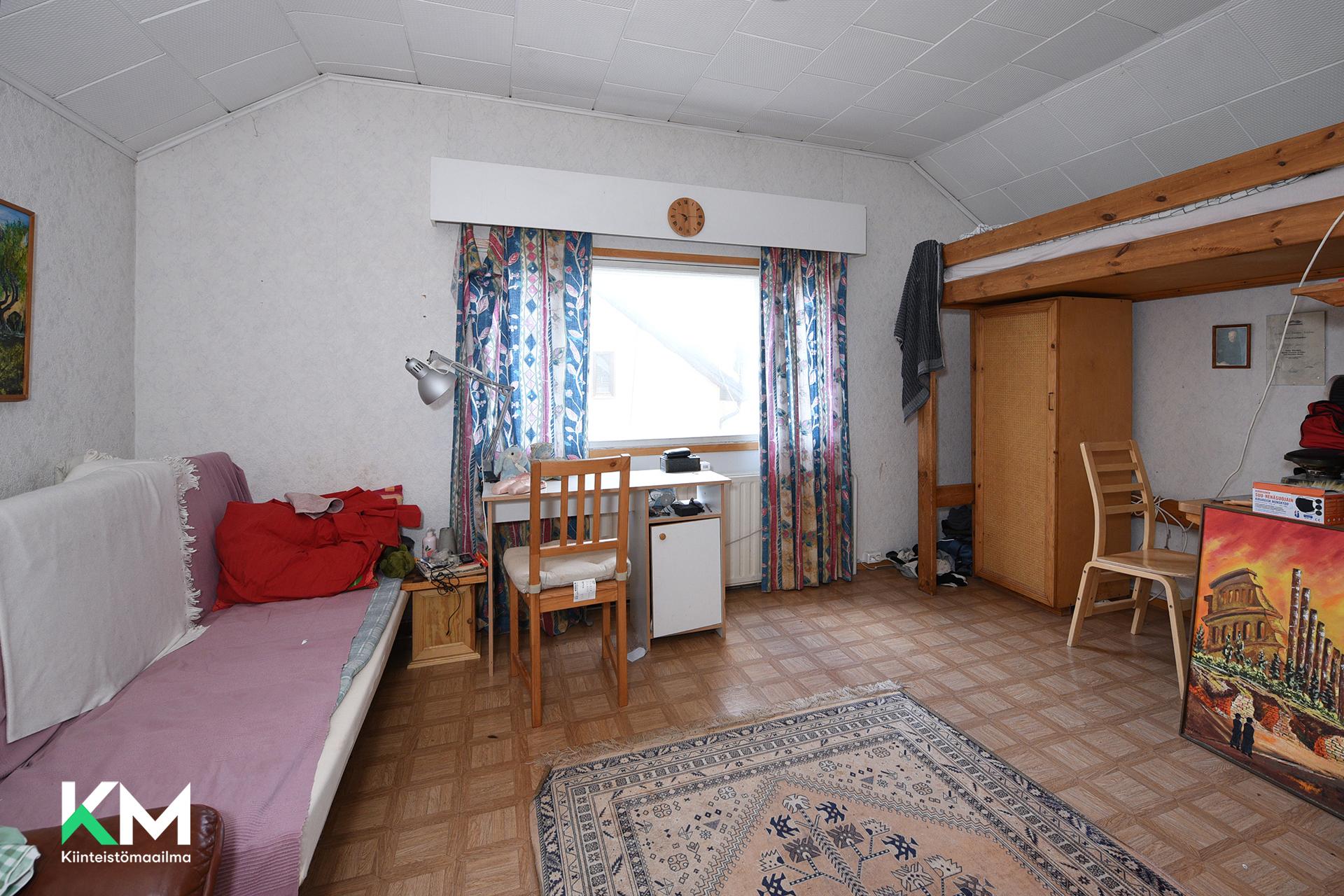 1. kerroksen makuuhuone