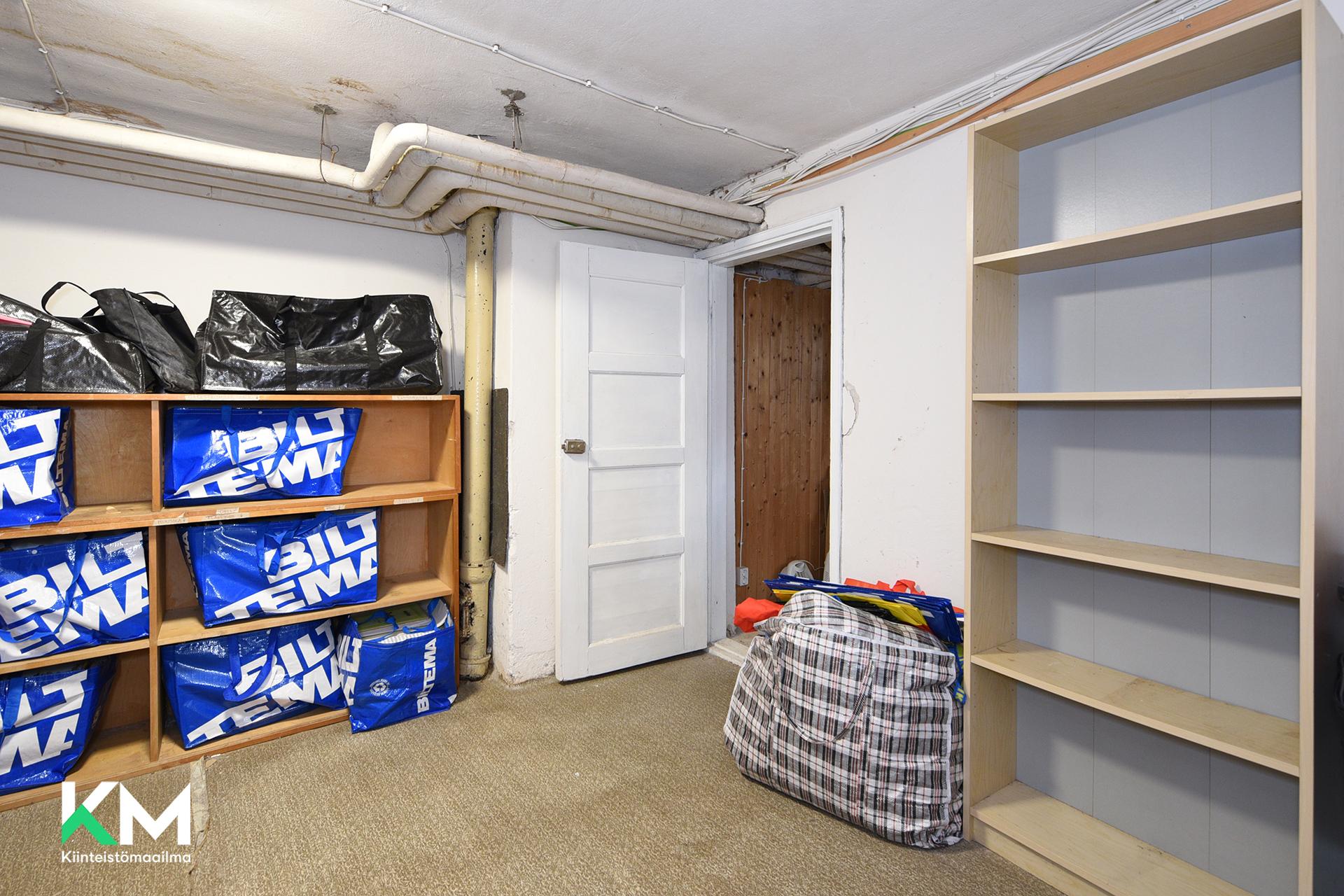 Alakerran säilytystila