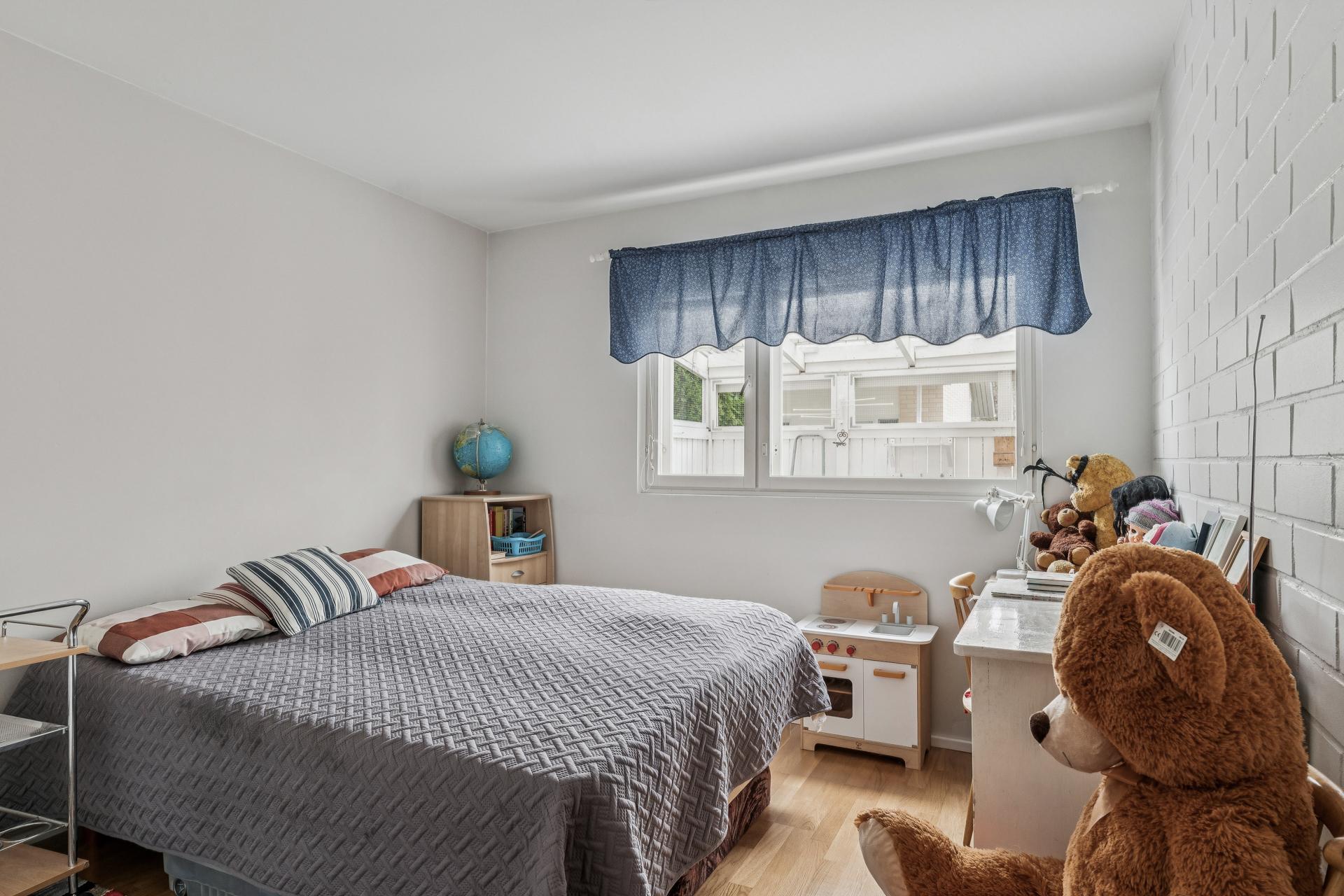 Alakerran makuuhuone