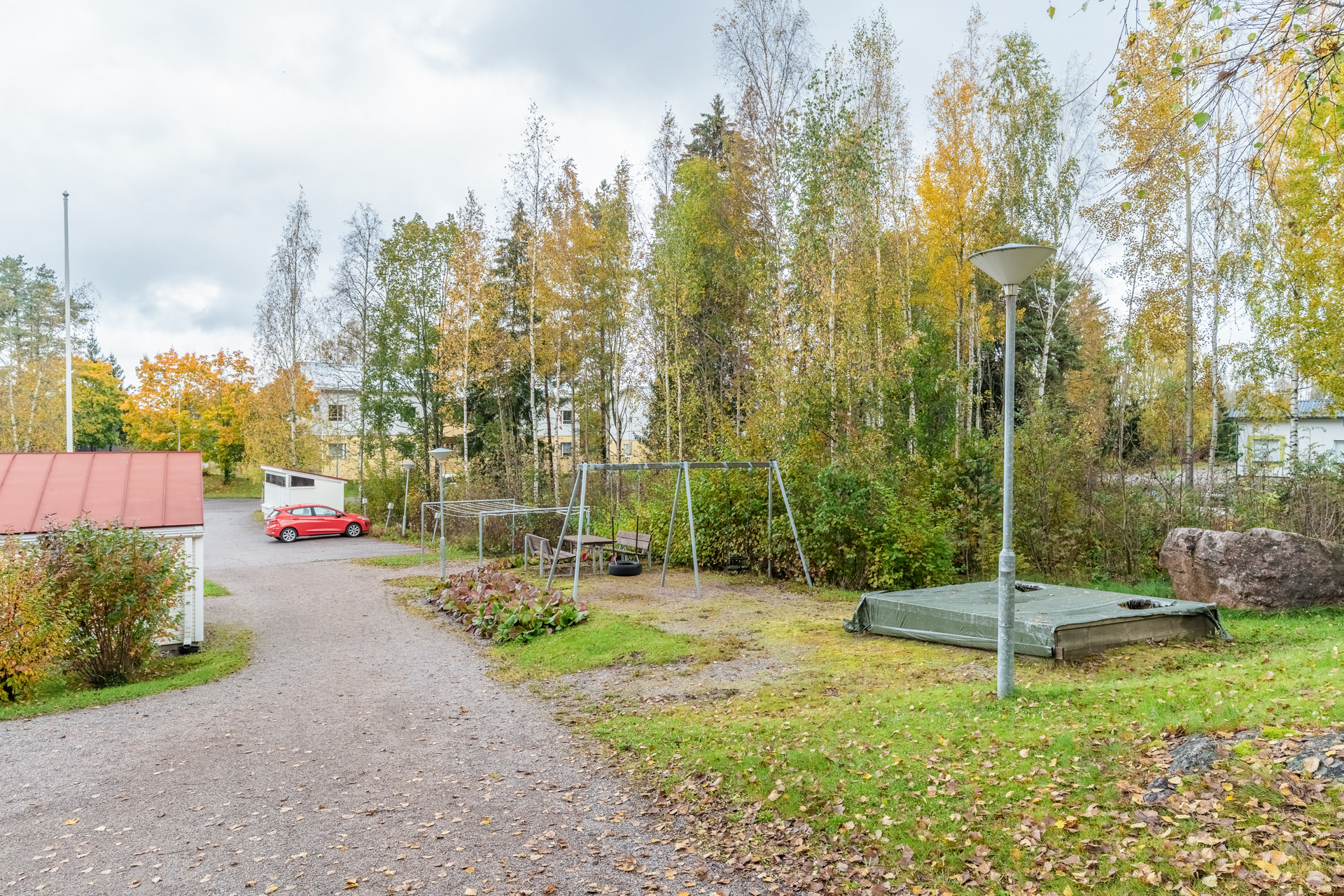 Taloyhtiön pihaa