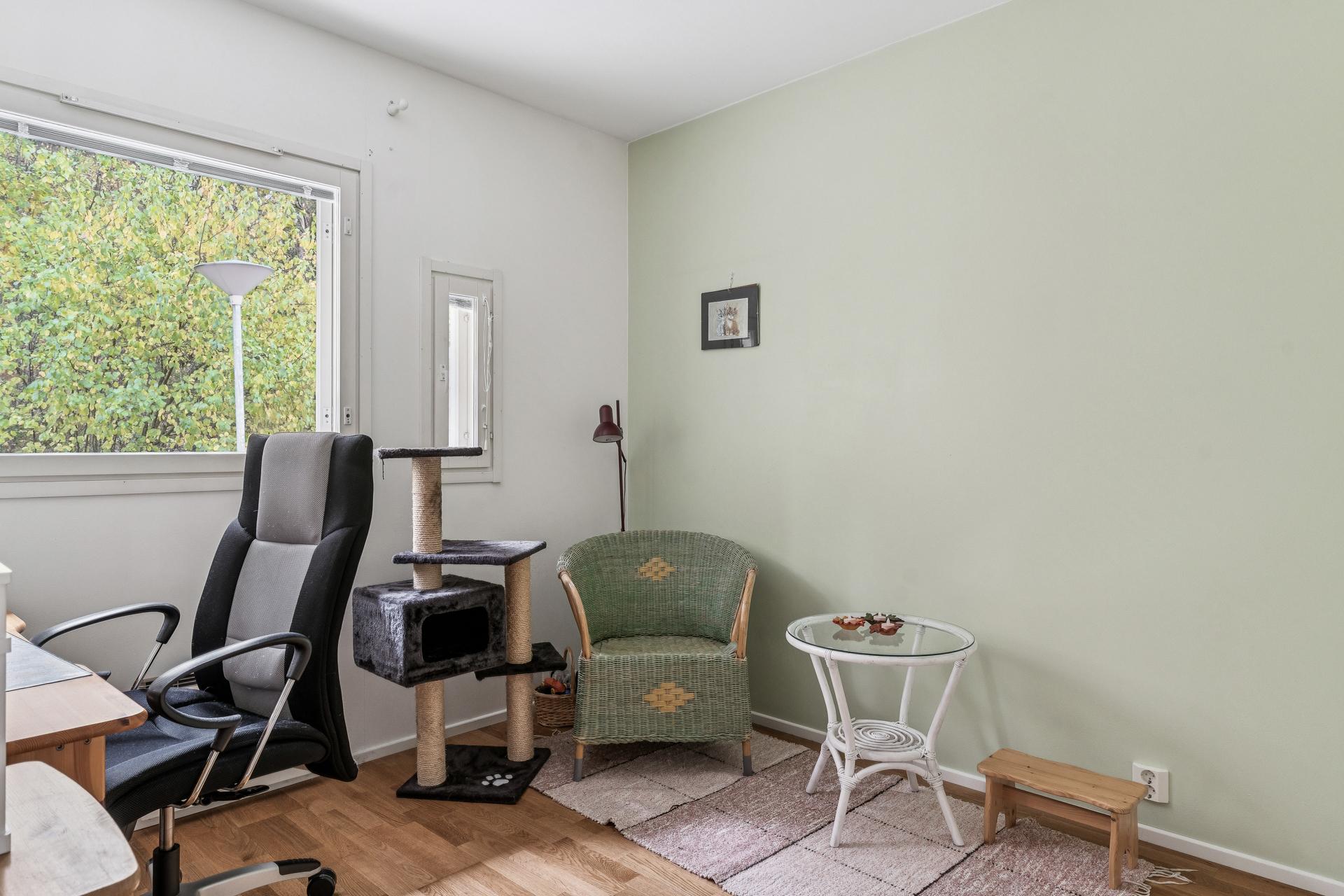 Yläkerran toinen makuuhuone