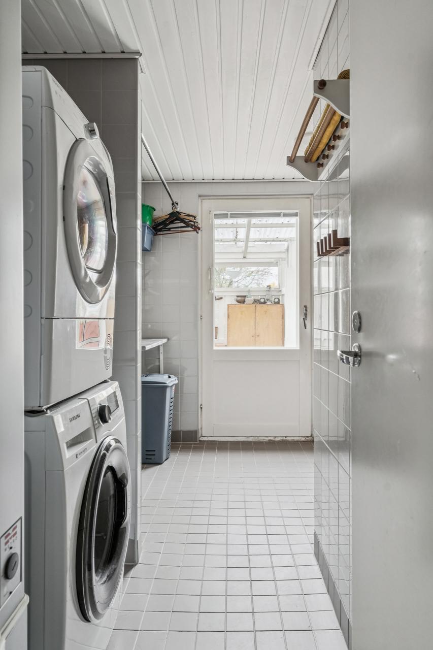 Kylpyhuoneesta kulku terassille