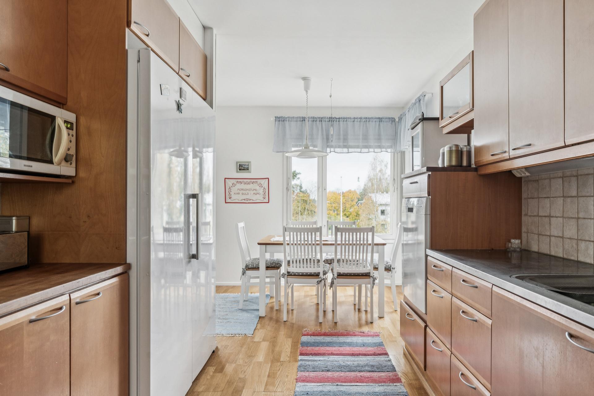 Keittiö ja ruokailutila