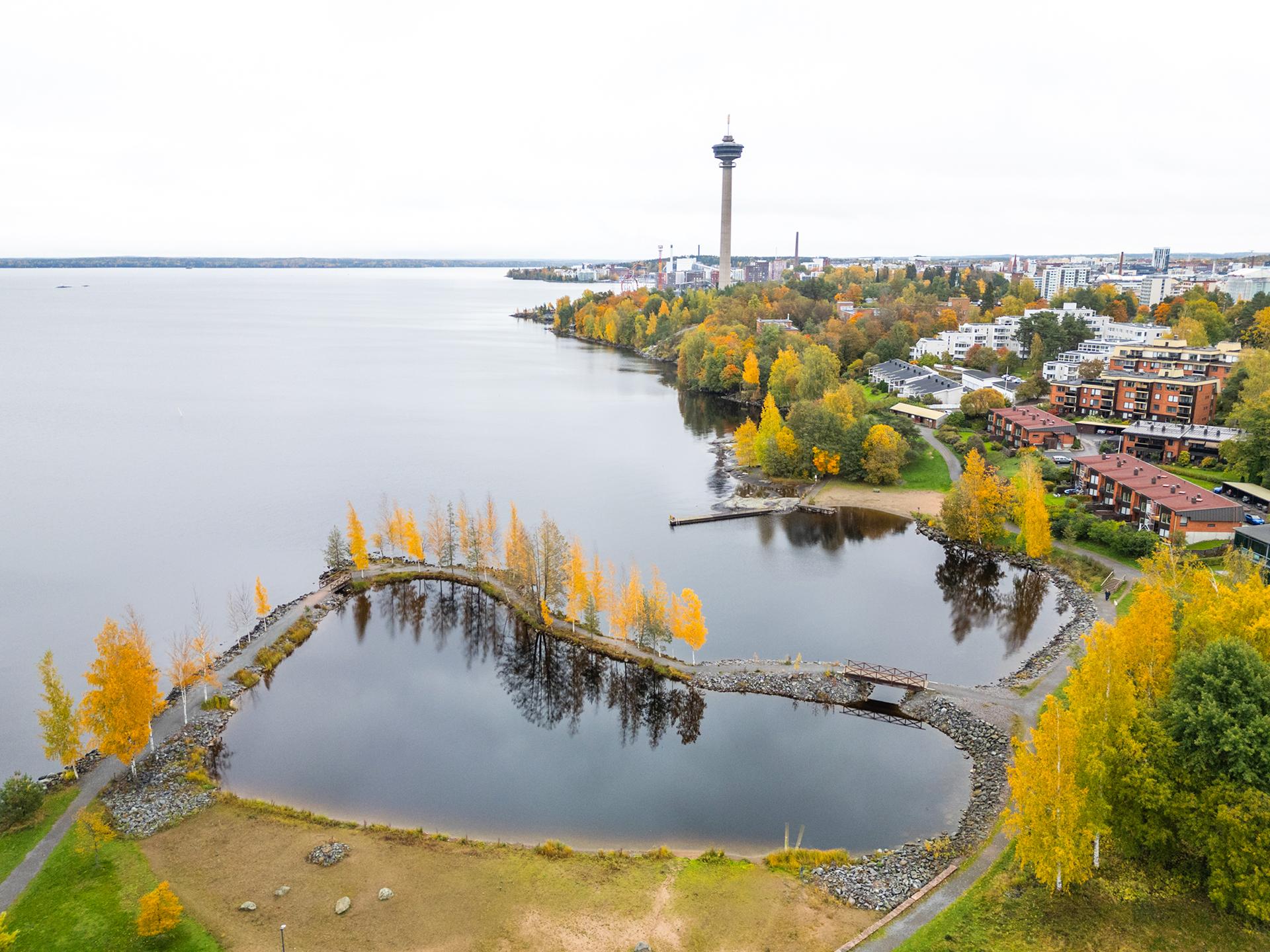 Elianderin uimaranta muutaman askeleen päässä