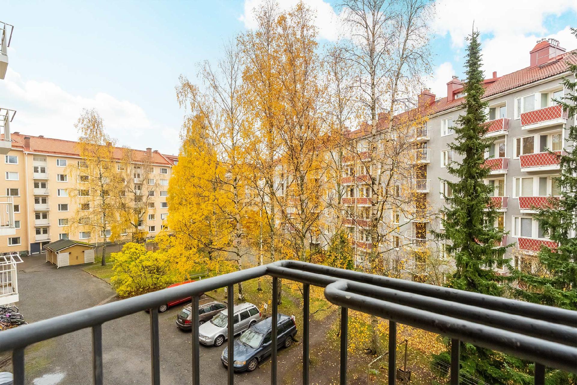 TALOYHTIÖN SISÄPIHA