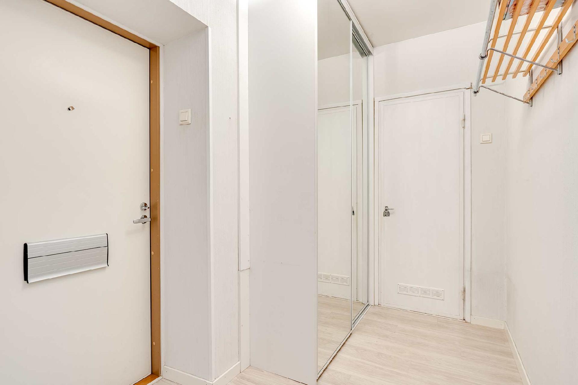 ETEINEN JA VAATESÄILYTYS