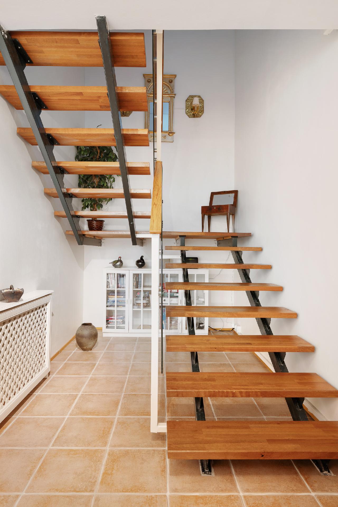 Kirkkotie 14-16, Kauniainen