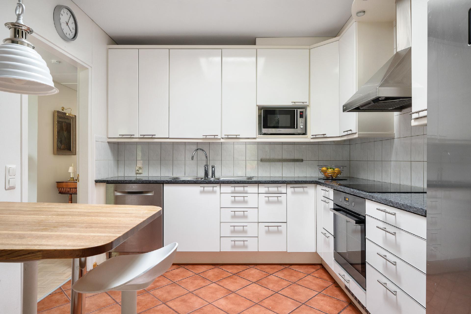 Kirkkotie 14-16, Kauniainen