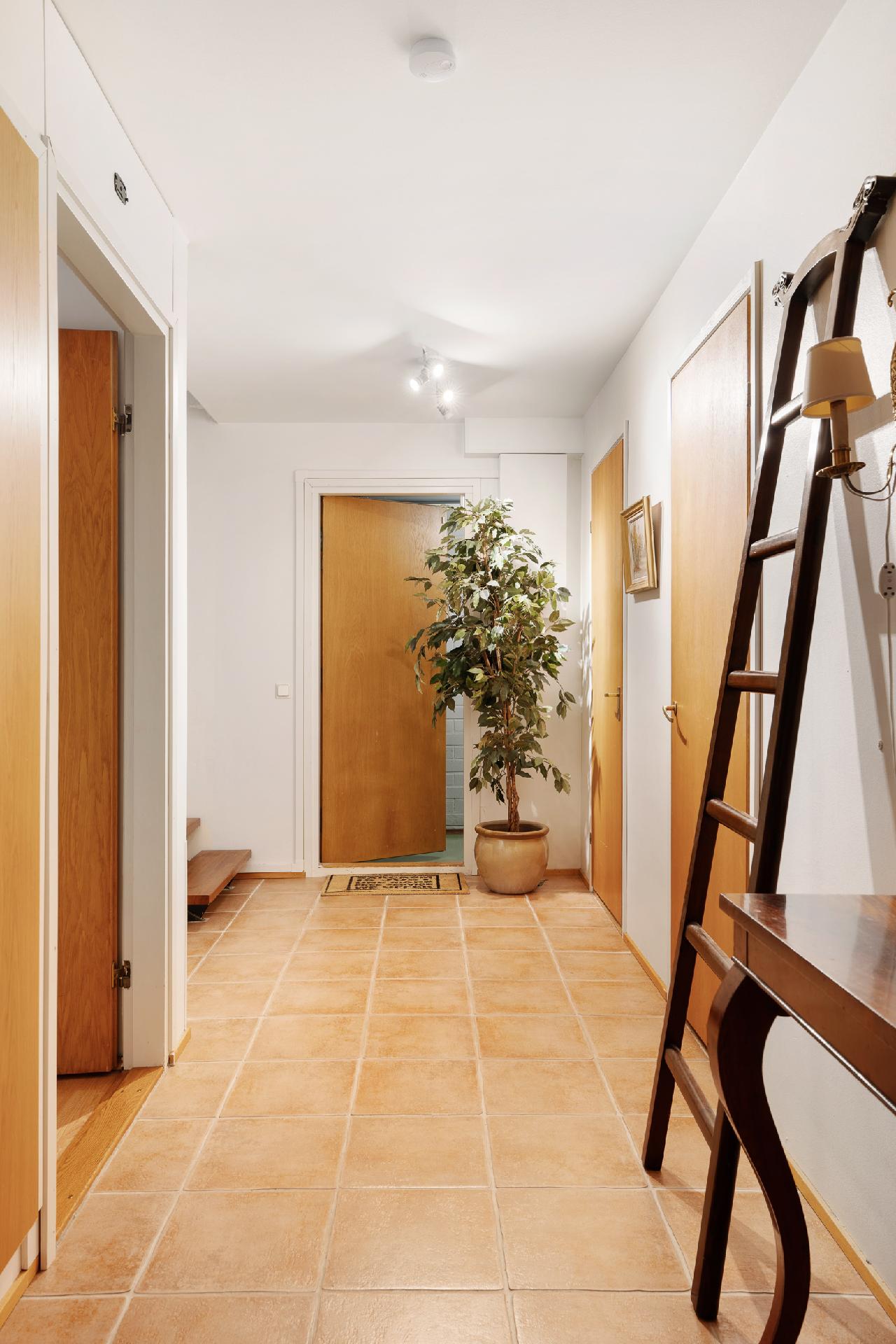 Kirkkotie 14-16, Kauniainen