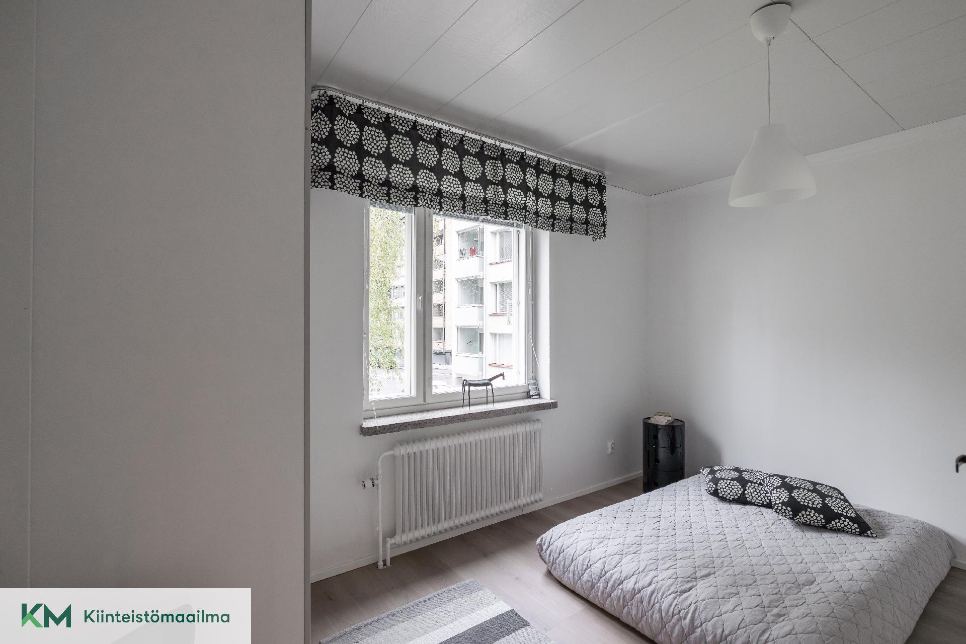 Toinen makuuhuone on keittiön vieressä