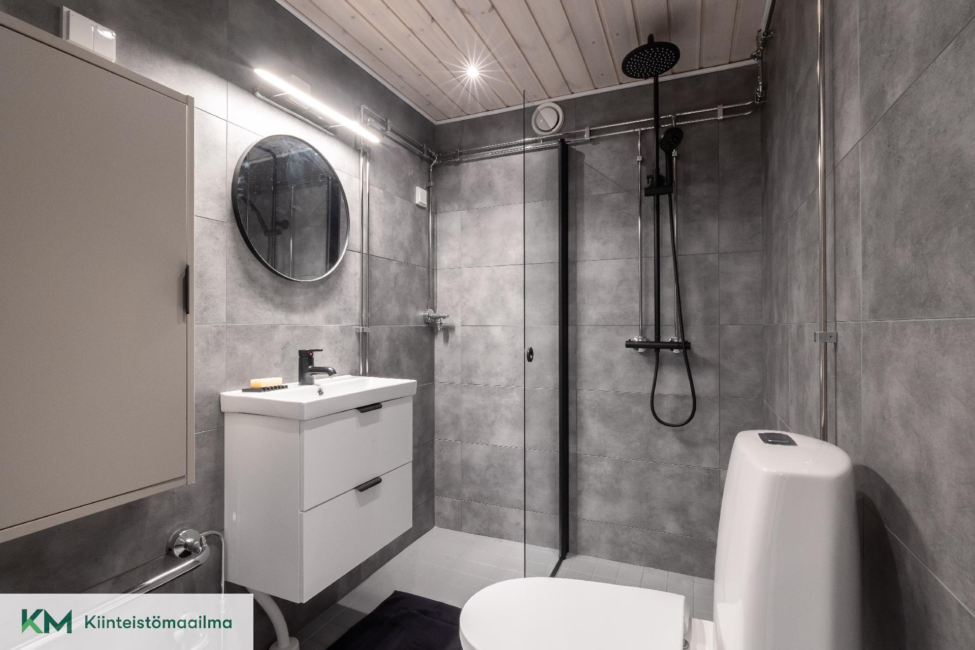 Kylpyhuone/wc on tyylikäs