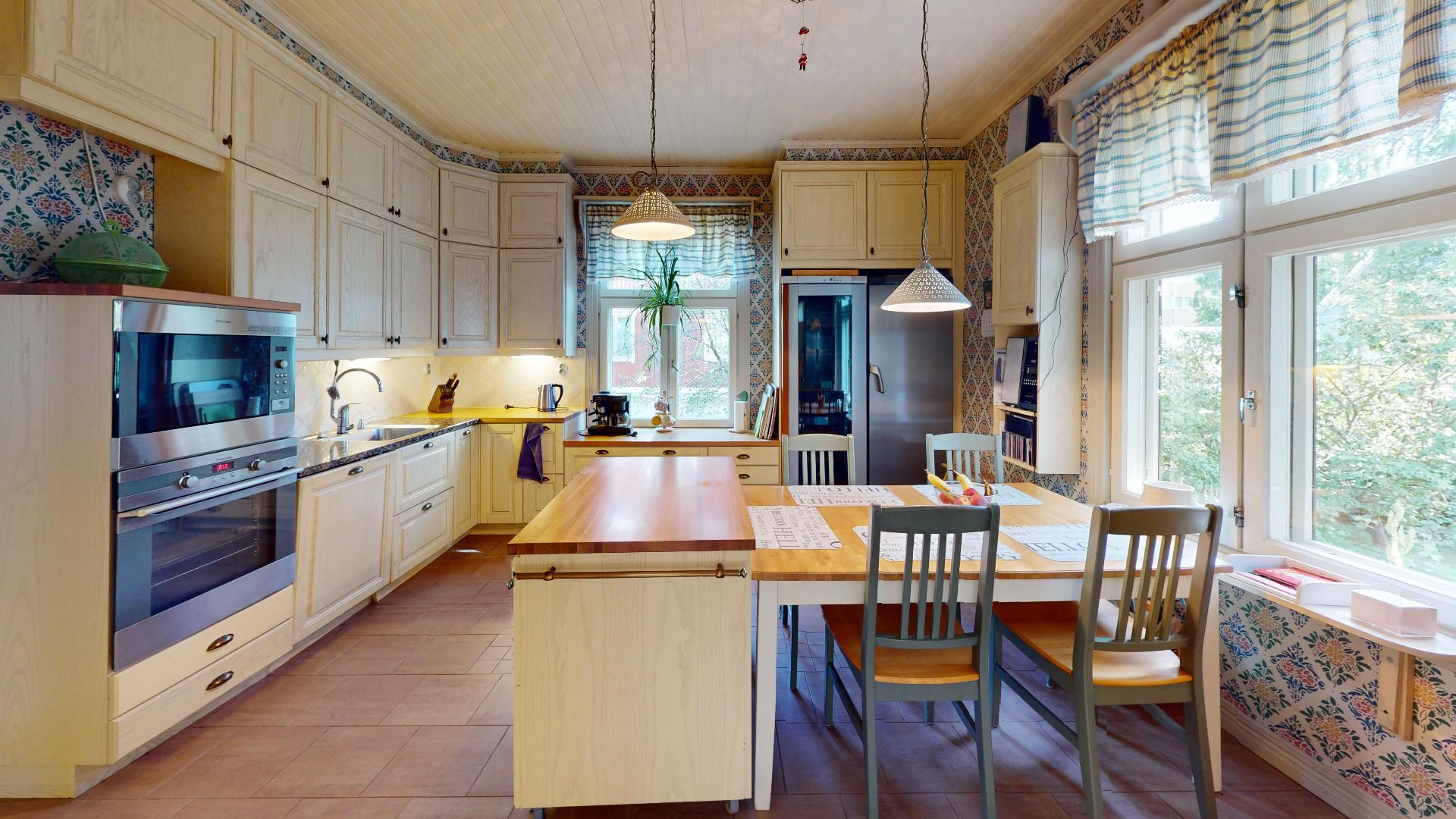 Keittiö suunniteltu omilla mitoilla