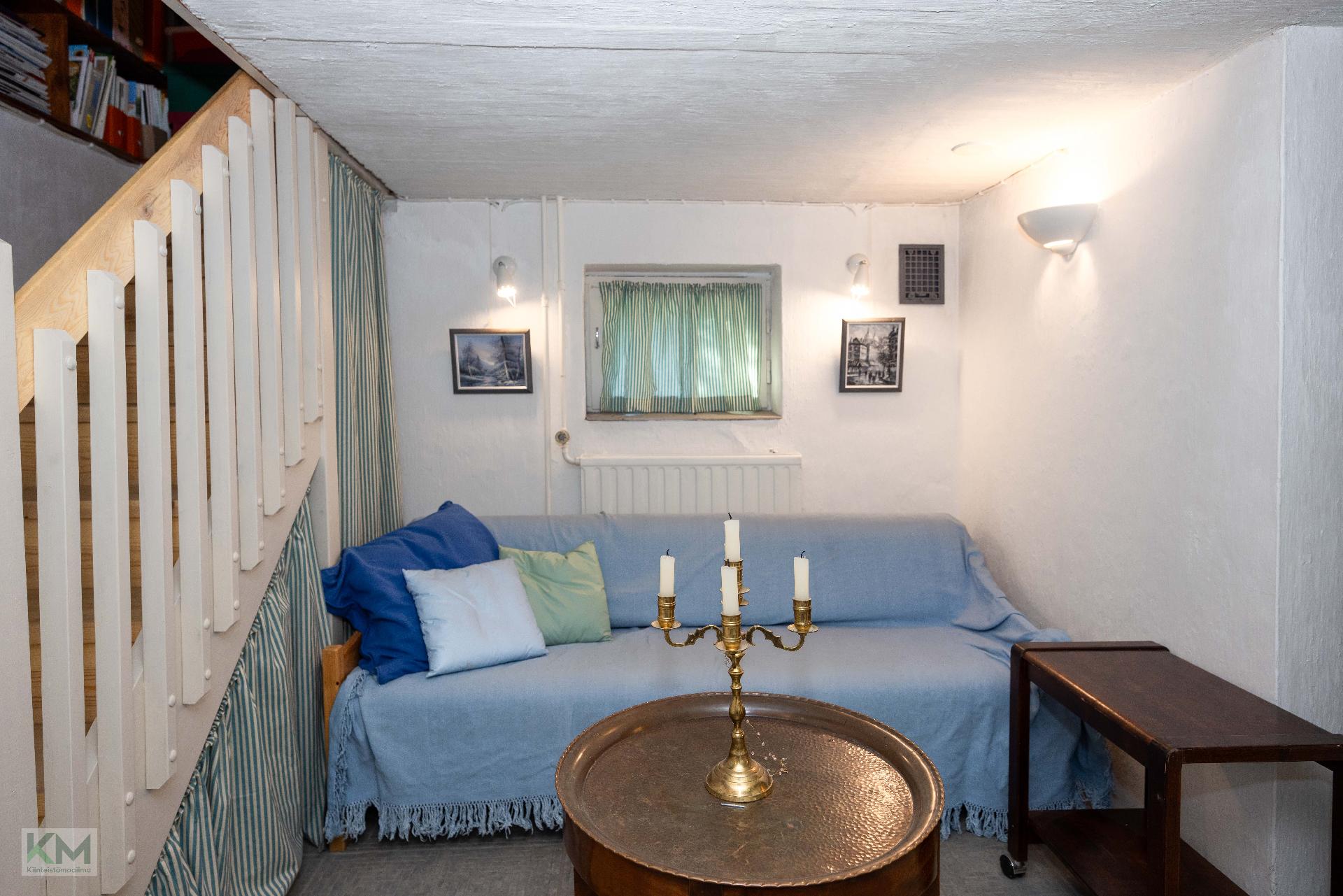 Alakerran takkahuone