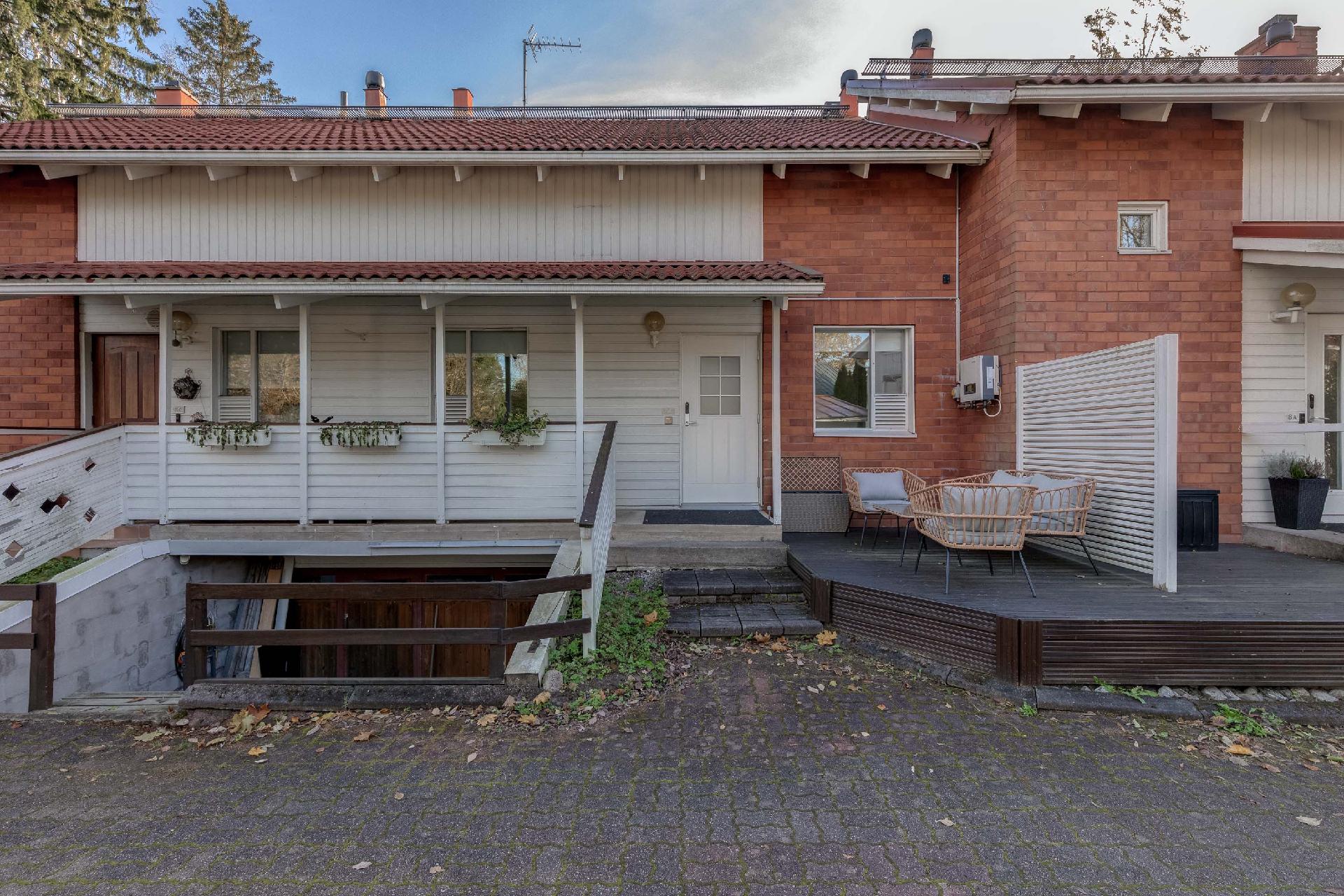 Tuohuskuja 8, Paloheinä, Helsinki