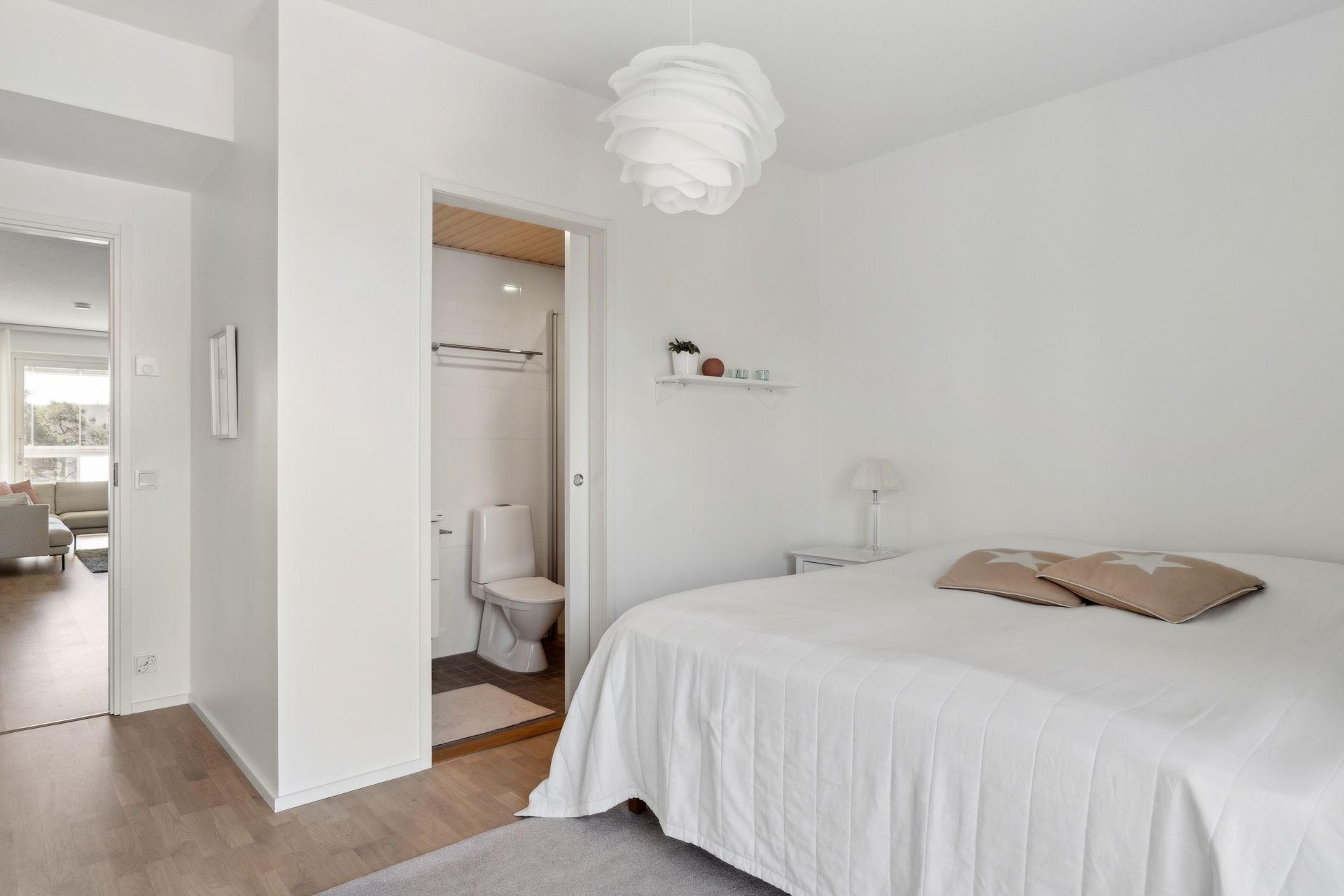 Ruutikellarintie 8, Mäkkylä, Espoo