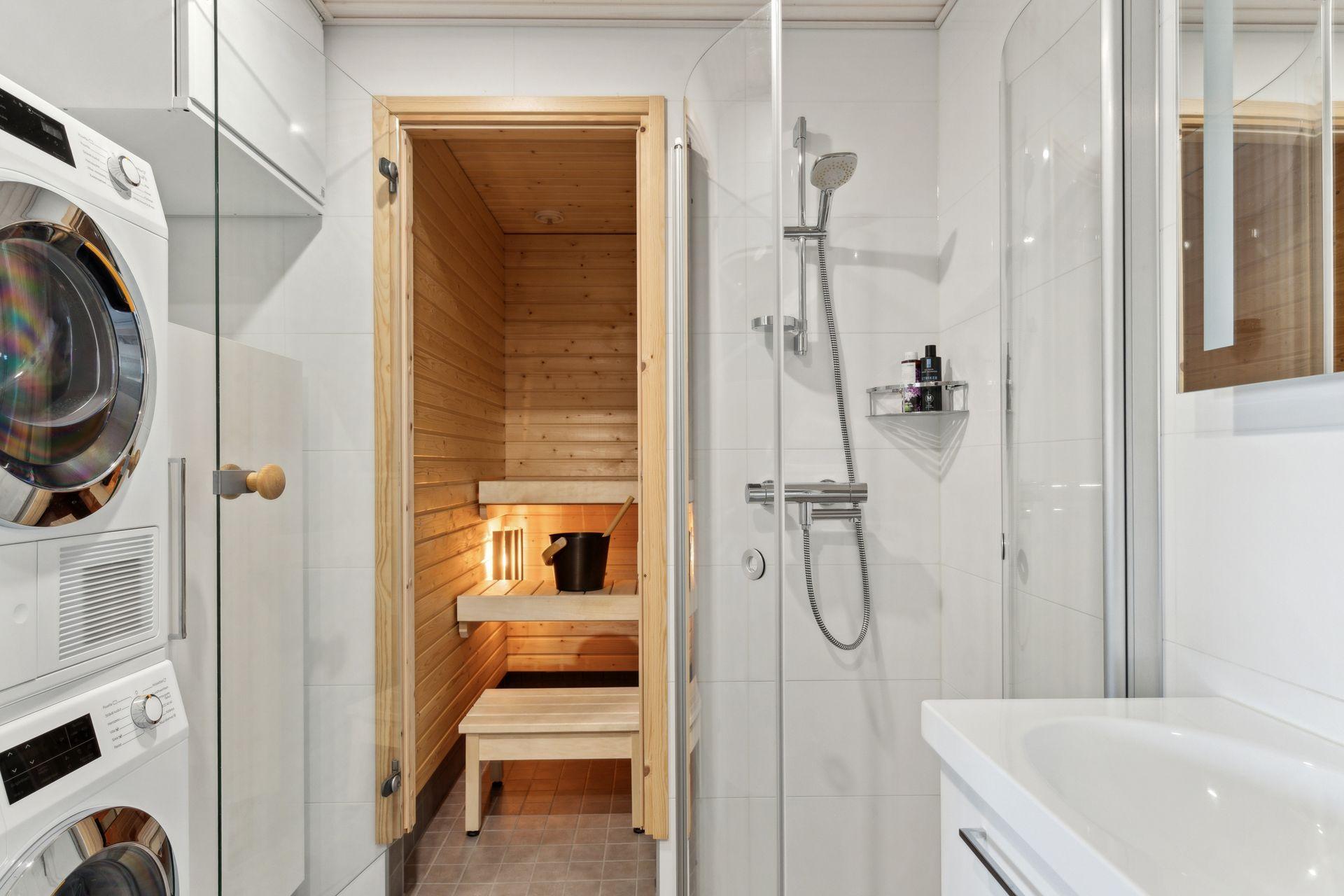 Ruutikellarintie 8, Mäkkylä, Espoo