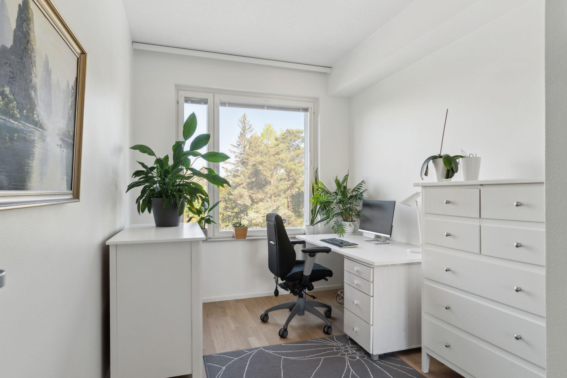 Ruutikellarintie 8, Mäkkylä, Espoo