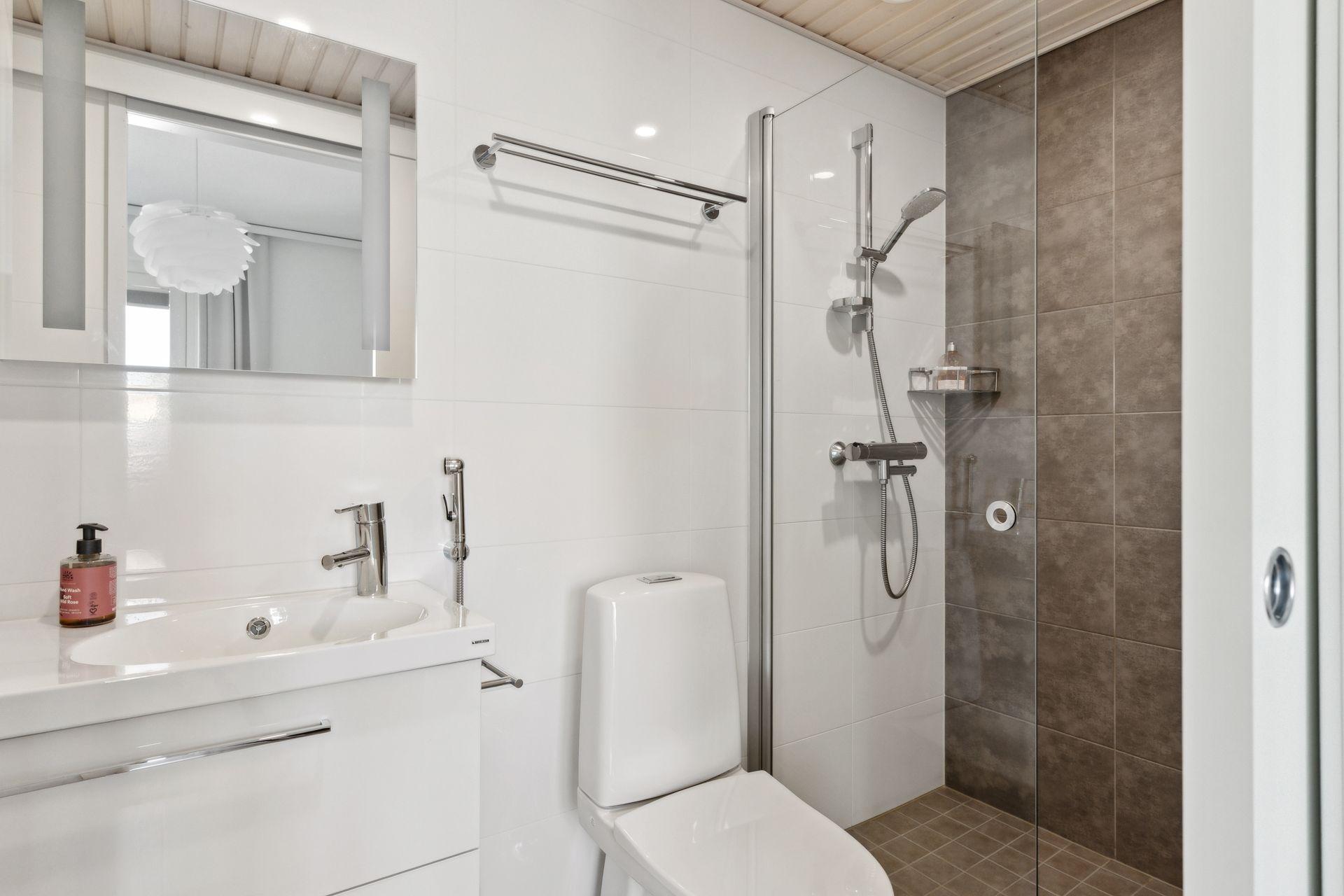 Ruutikellarintie 8, Mäkkylä, Espoo