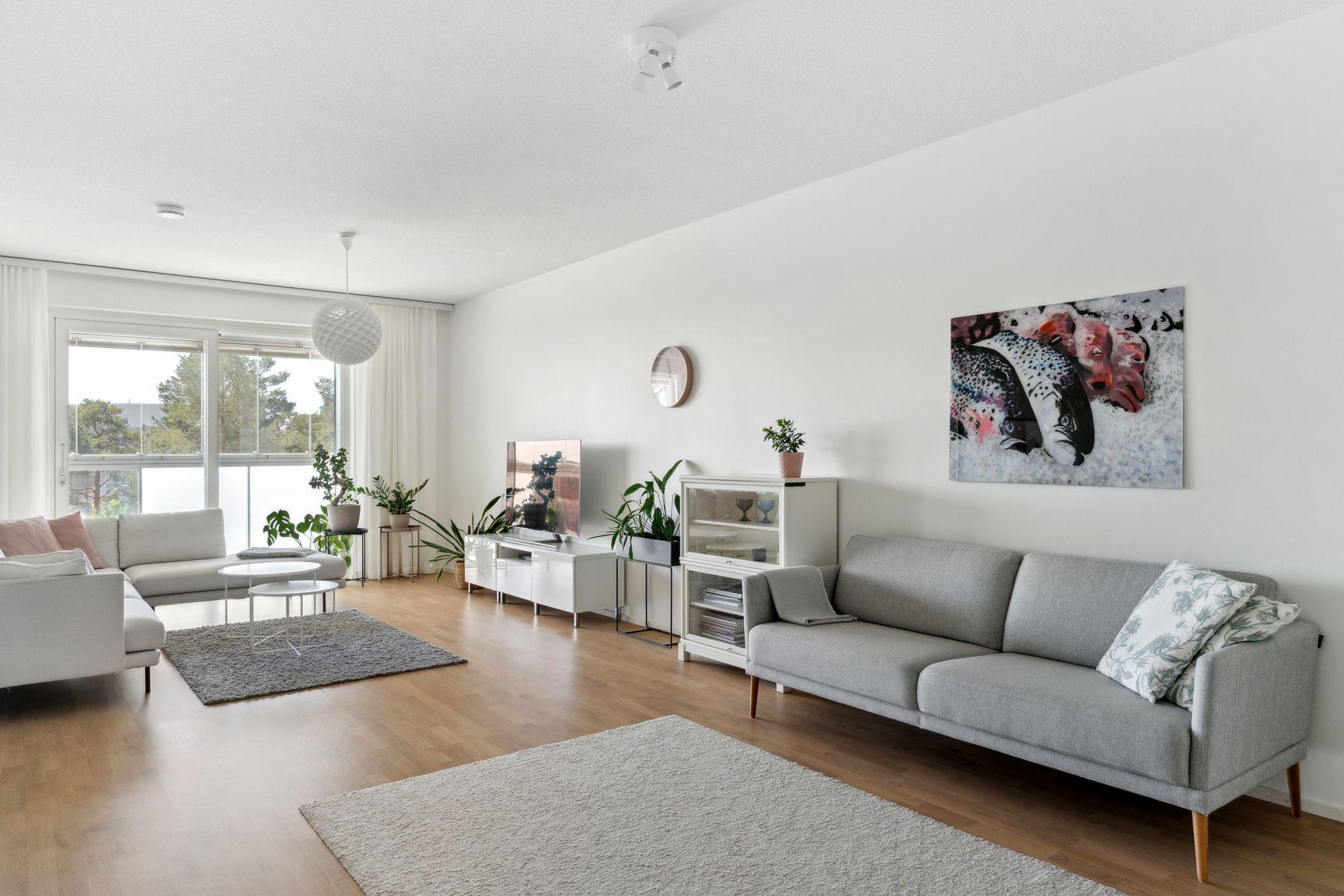 Ruutikellarintie 8, Mäkkylä, Espoo