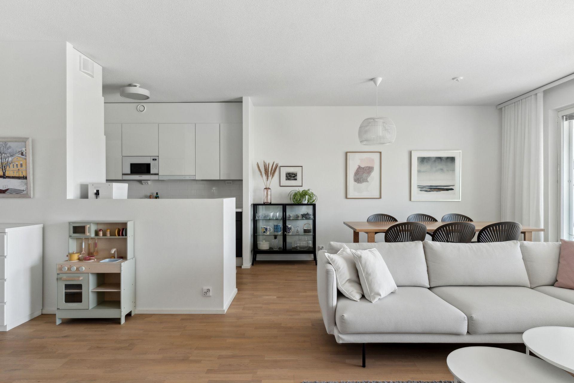 Ruutikellarintie 8, Mäkkylä, Espoo