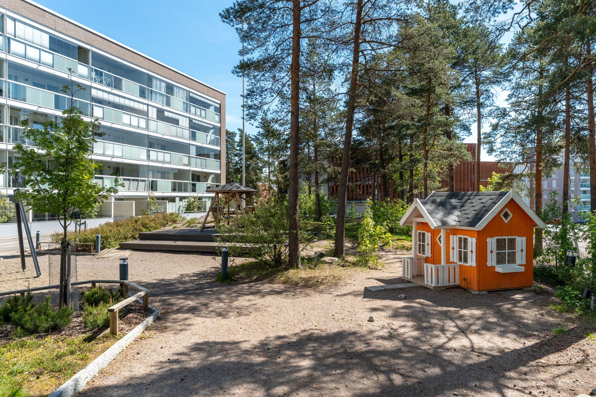 Ruutikellarintie 8, Mäkkylä, Espoo