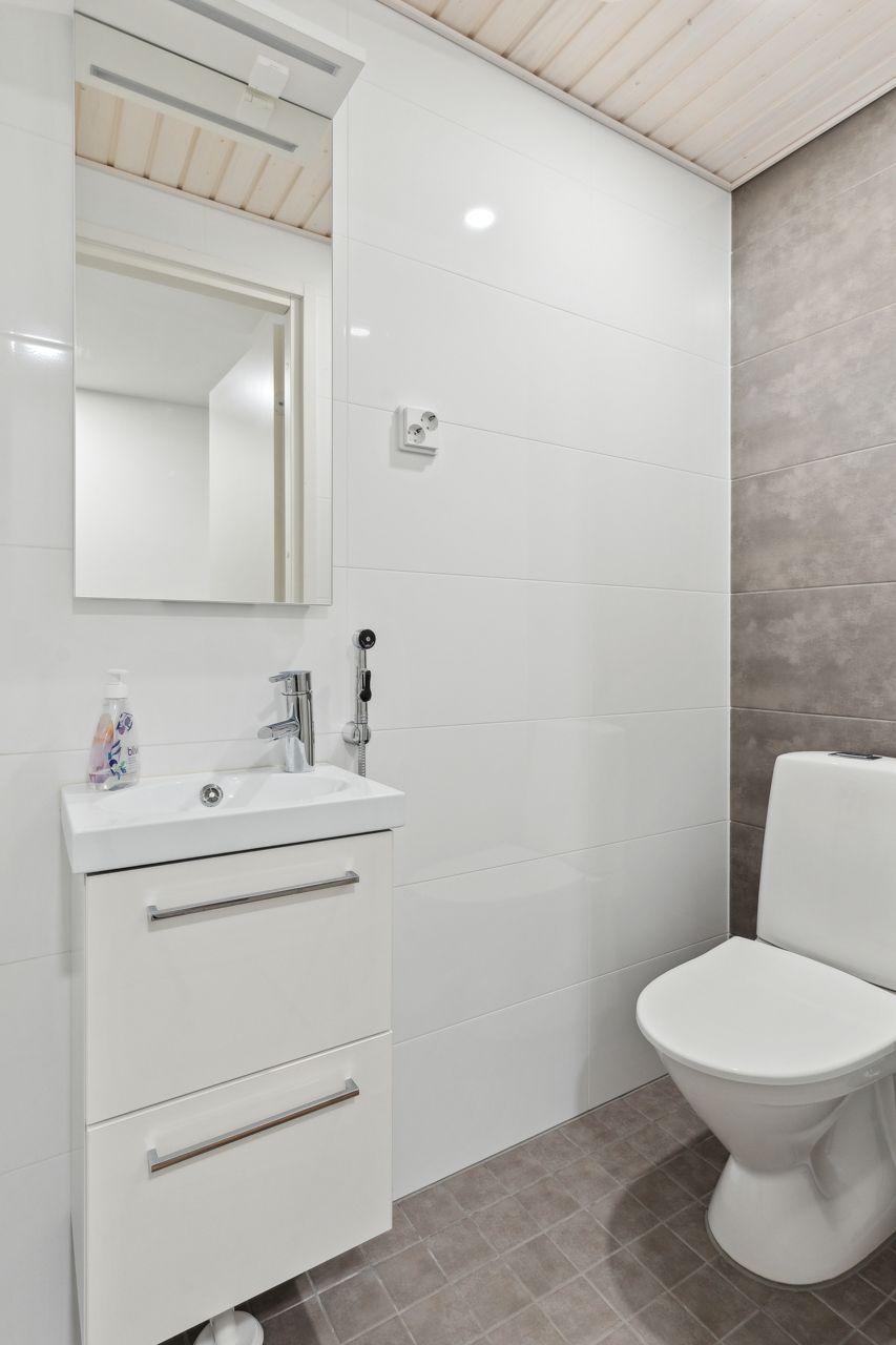 Ruutikellarintie 8, Mäkkylä, Espoo