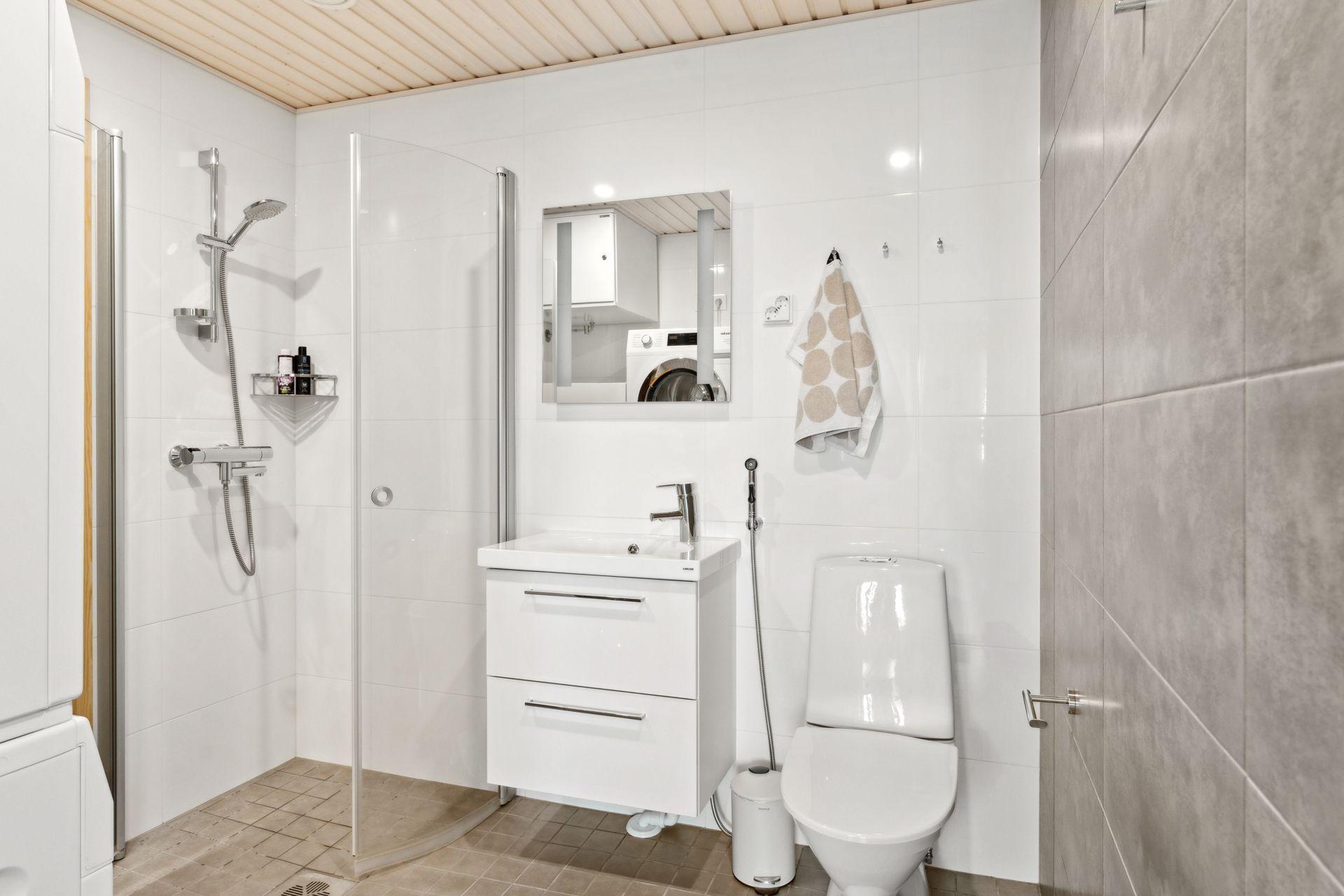 Ruutikellarintie 8, Mäkkylä, Espoo